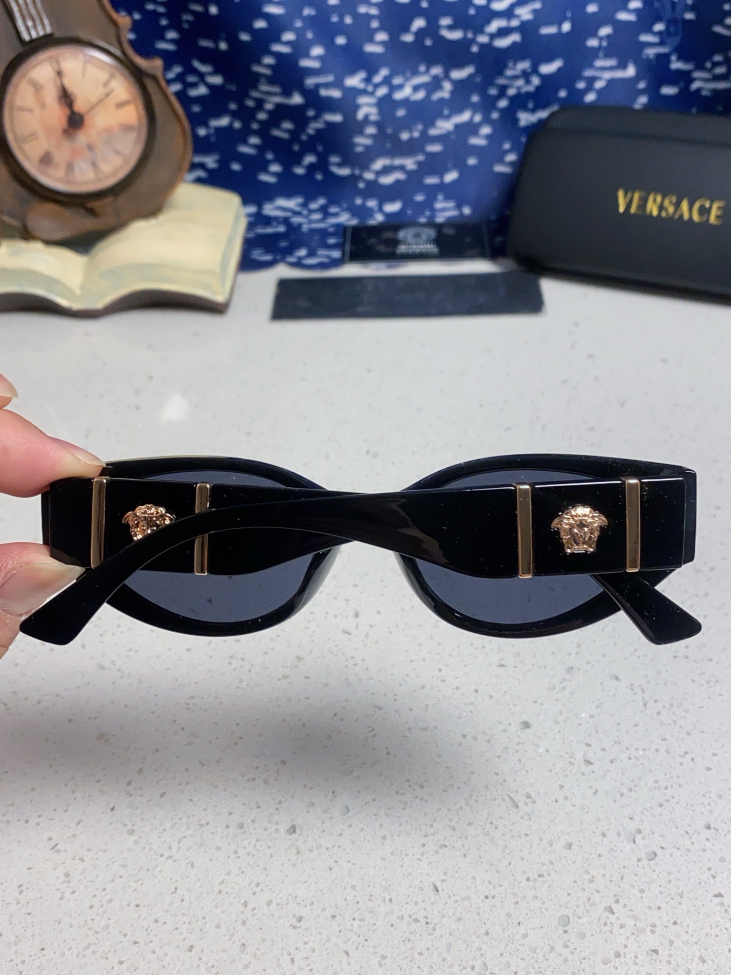  Versace 范思哲 2025新款 经典猫眼造型UV防护女款太阳镜 潮牌风格修饰脸 高品质 