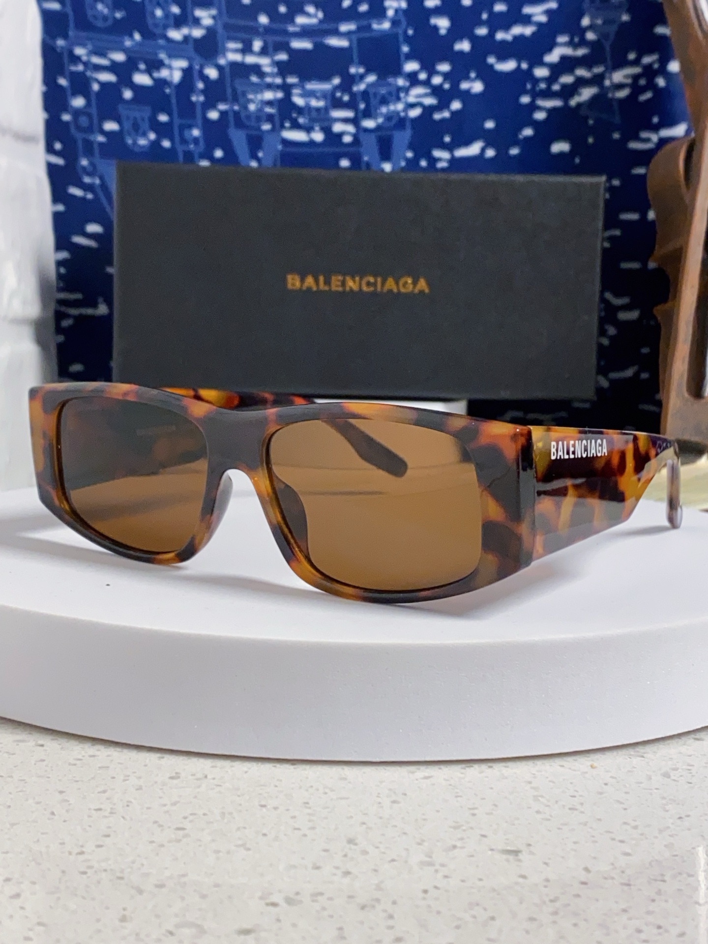  Balenciaga巴黎世家 2025新款欧美方形大粗框小红书女高级感防紫外线墨镜太阳镜 男女通用