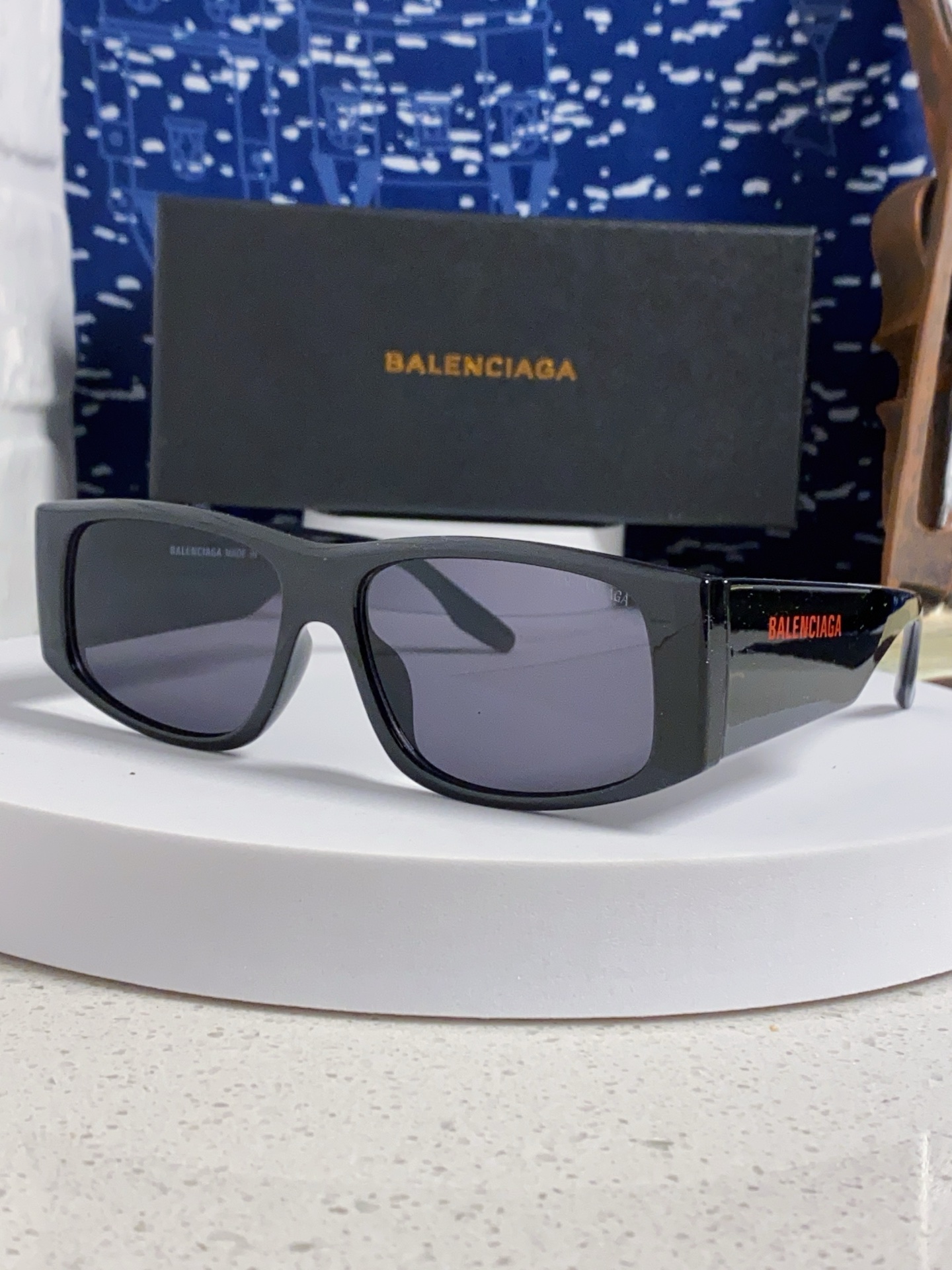  Balenciaga巴黎世家 2025新款欧美方形大粗框小红书女高级感防紫外线墨镜太阳镜 男女通用