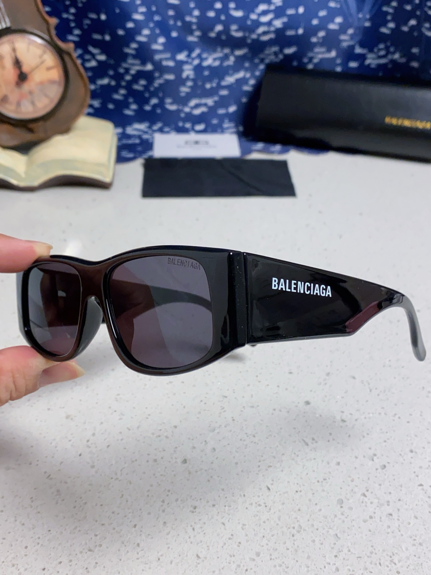  Balenciaga巴黎世家 2025新款欧美方形大粗框小红书女高级感防紫外线墨镜太阳镜 男女通用