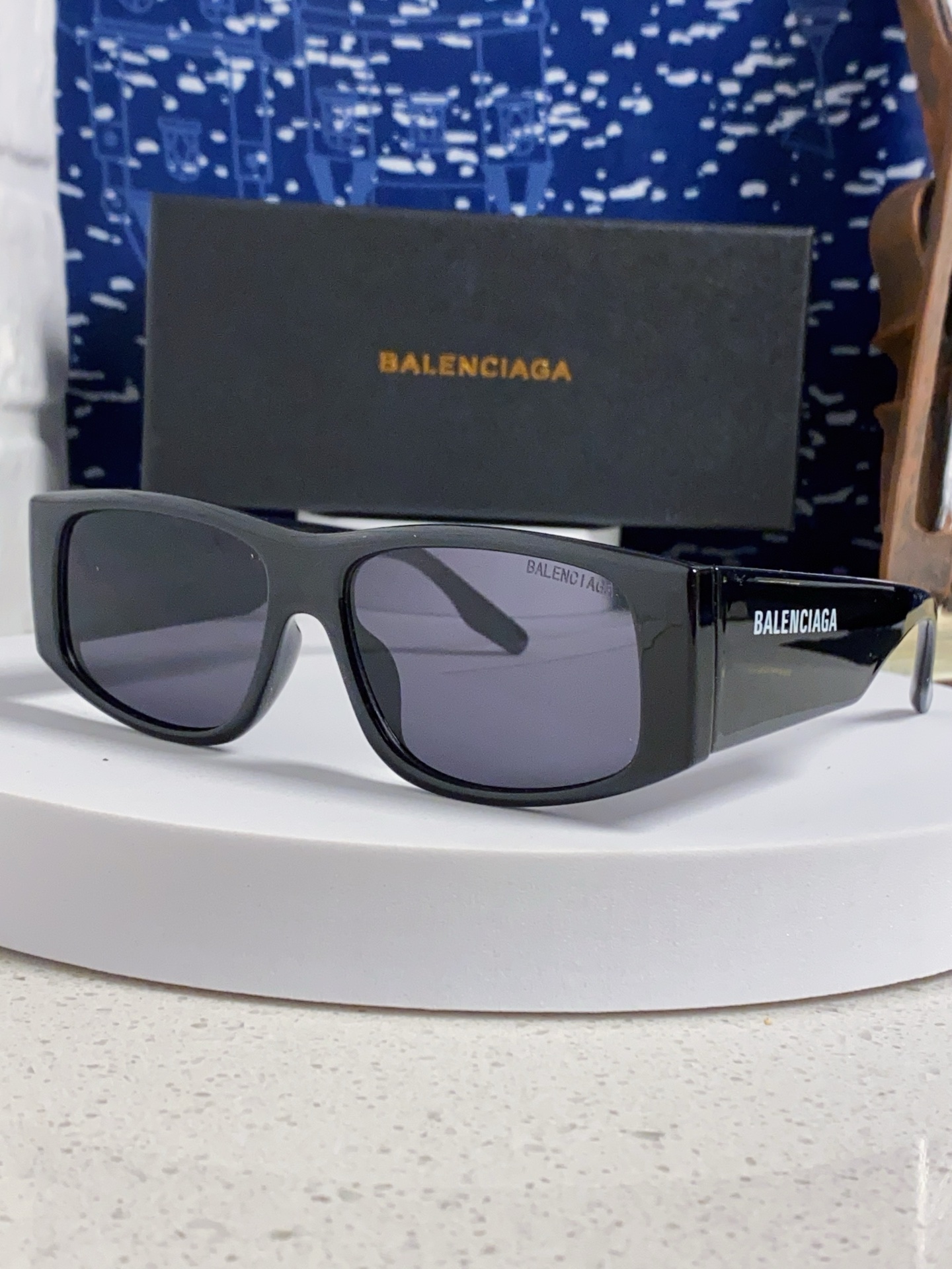  Balenciaga巴黎世家 2025新款欧美方形大粗框小红书女高级感防紫外线墨镜太阳镜 男女通用