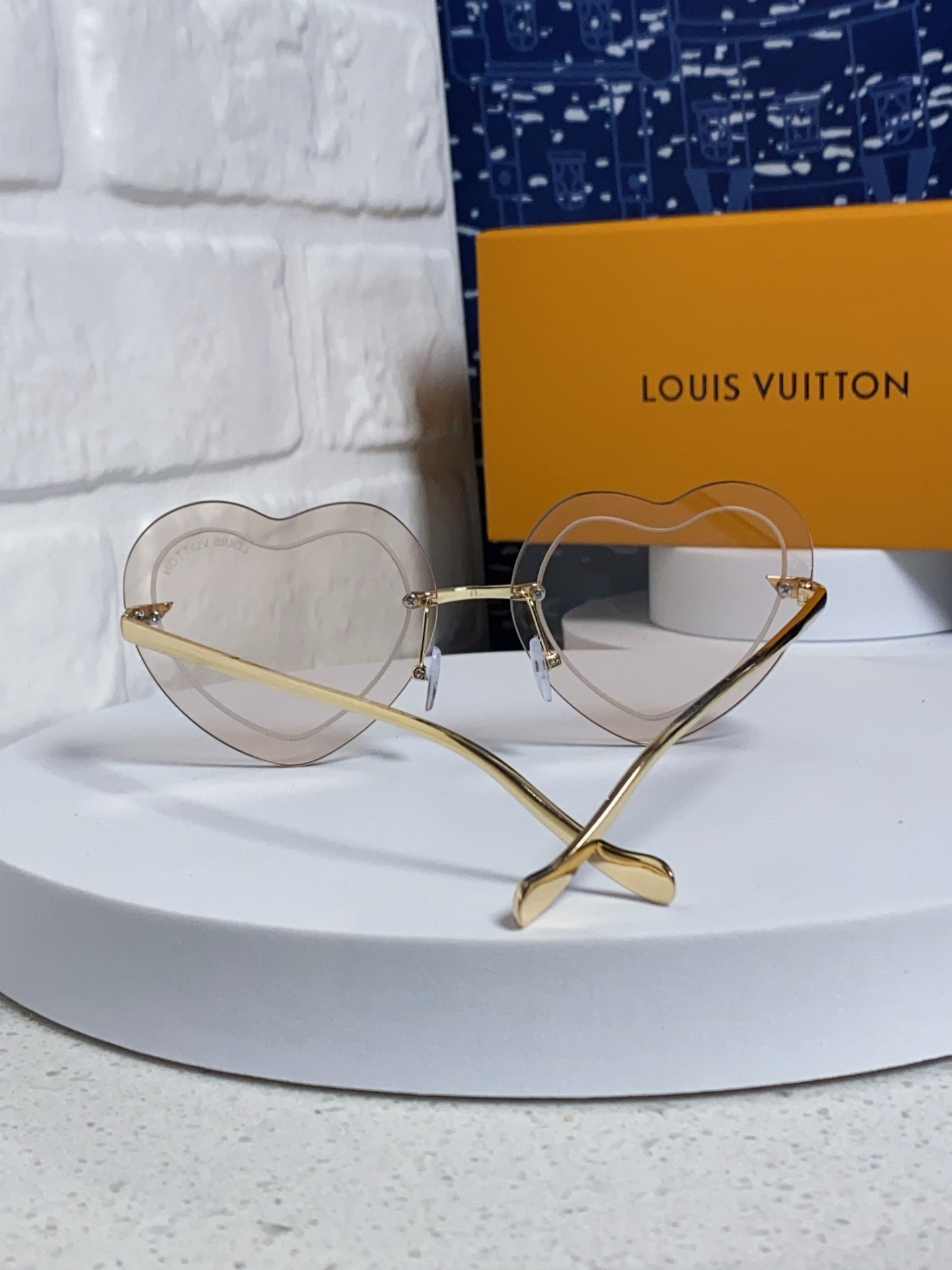  LouisVuitton路易威登 2025新款Lv复古爱心无框太阳镜女士iCns风拍照太阳眼镜潮款墨镜