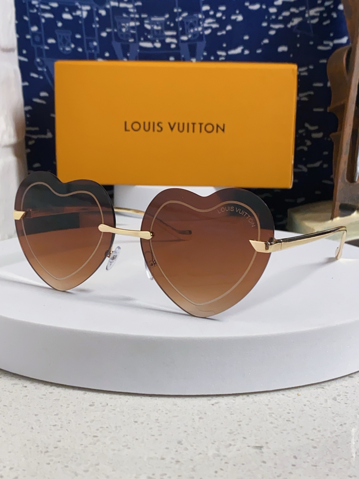  LouisVuitton路易威登 2025新款Lv复古爱心无框太阳镜女士iCns风拍照太阳眼镜潮款墨镜