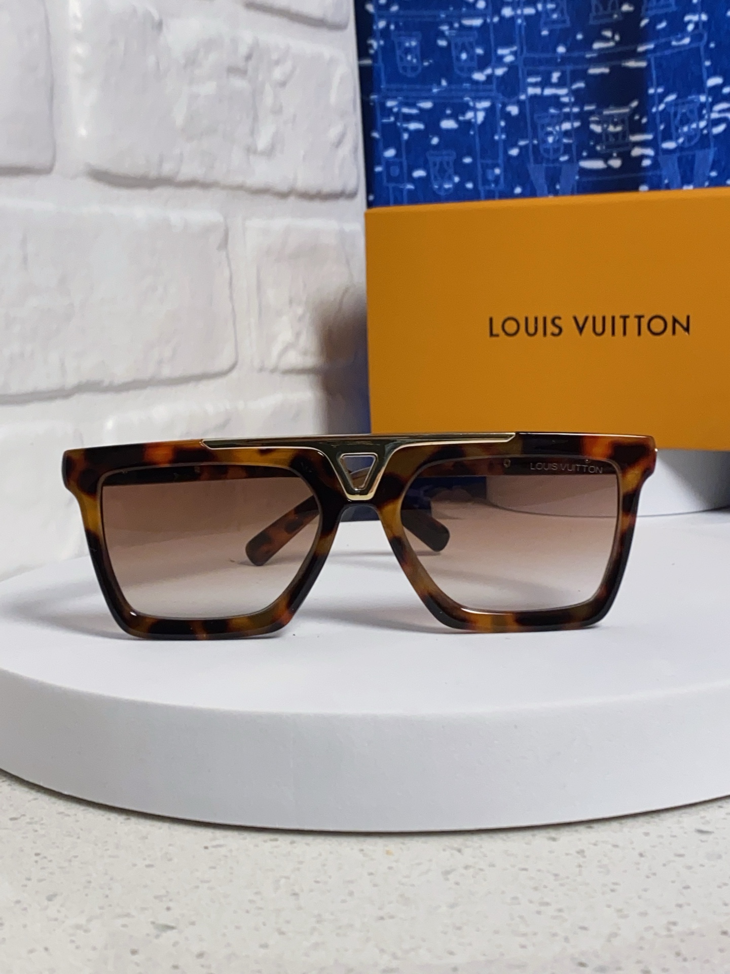  LouisVuitton路易威登 新款韩版个性宽边粗框太阳眼镜男女潮人墨镜朋克风方形大框蹦迪眼镜
