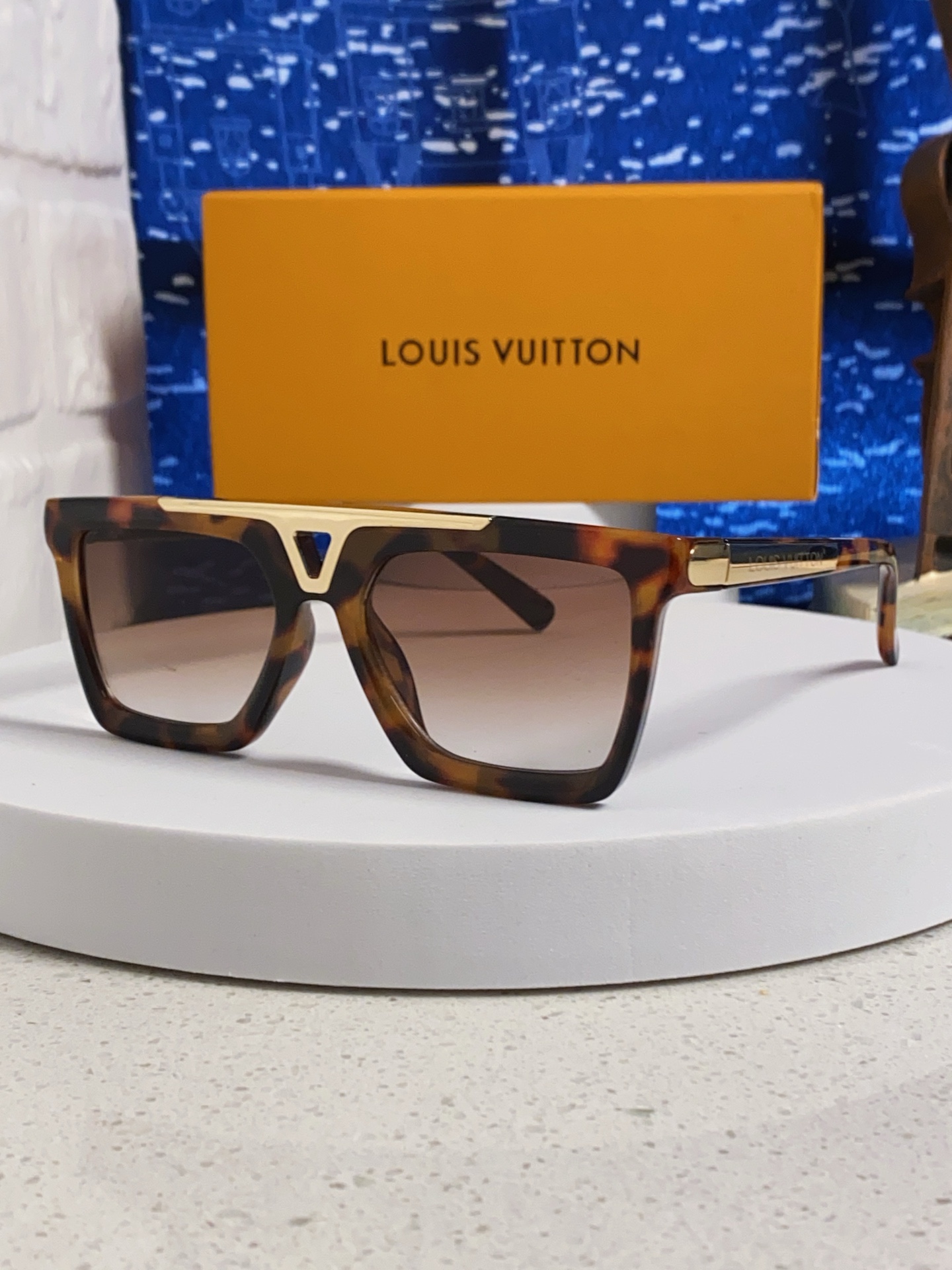  LouisVuitton路易威登 新款韩版个性宽边粗框太阳眼镜男女潮人墨镜朋克风方形大框蹦迪眼镜