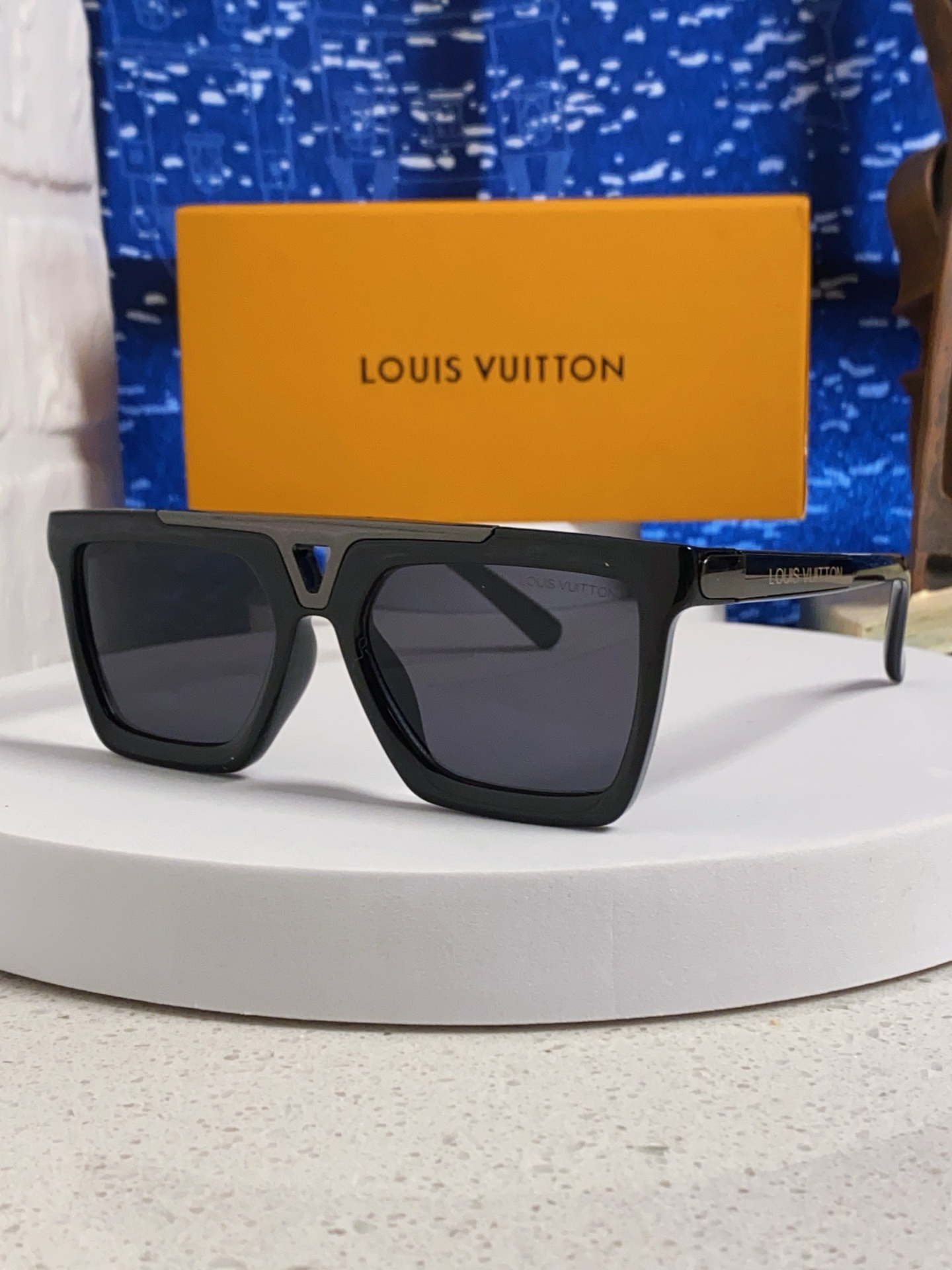  LouisVuitton路易威登 新款韩版个性宽边粗框太阳眼镜男女潮人墨镜朋克风方形大框蹦迪眼镜