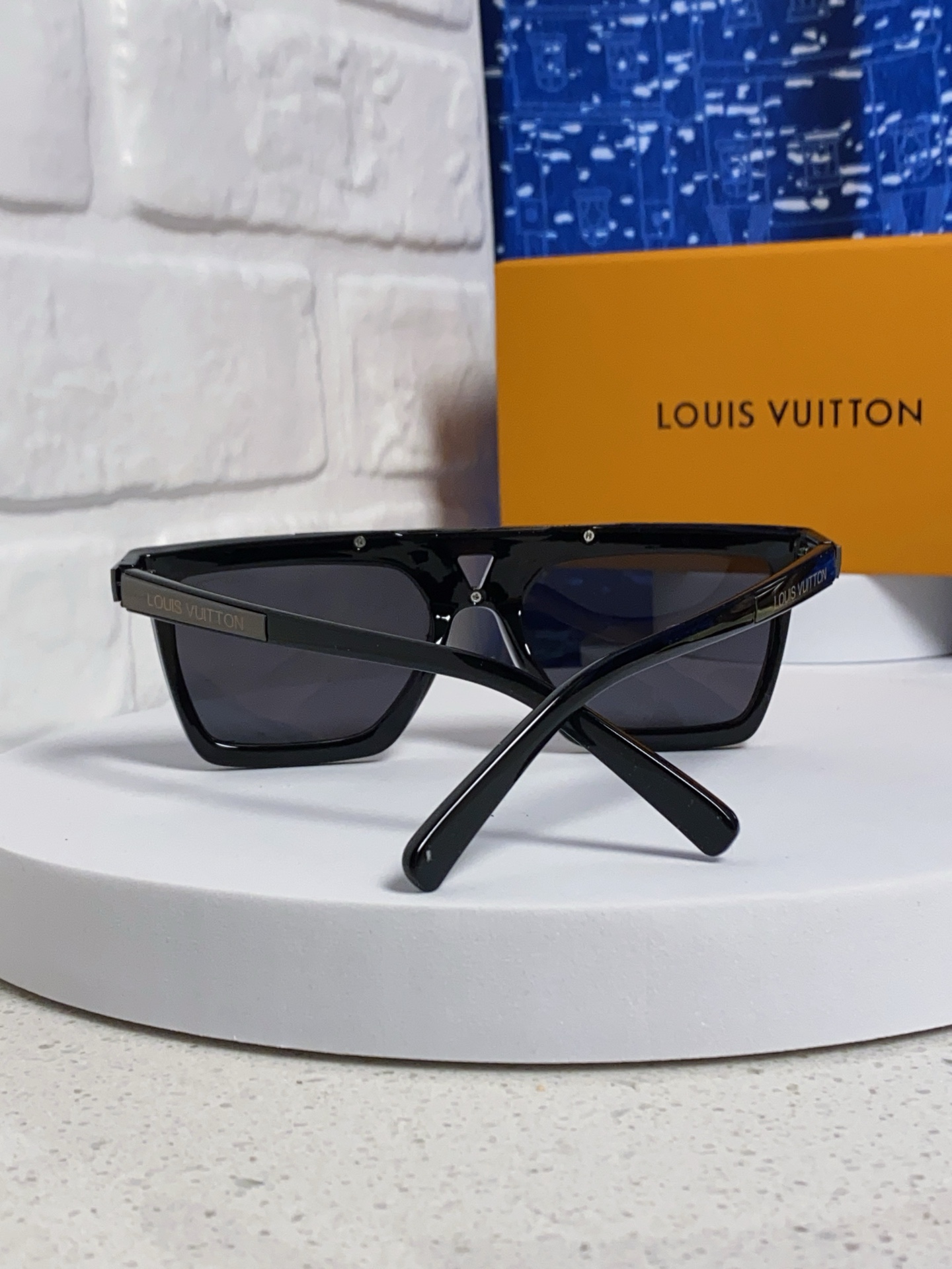  LouisVuitton路易威登 新款韩版个性宽边粗框太阳眼镜男女潮人墨镜朋克风方形大框蹦迪眼镜