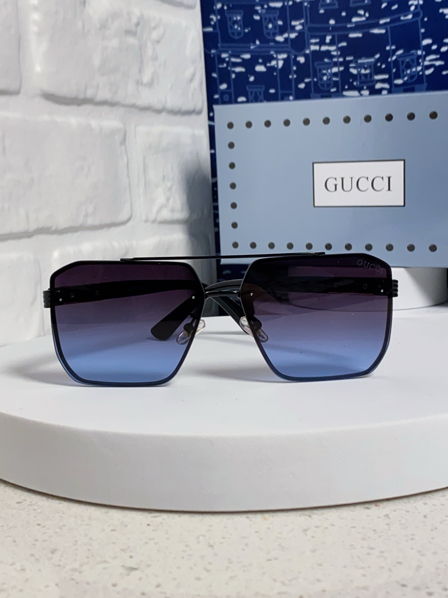  Gucci古奇 2025新款男女同款太阳镜 经典红绿腿吊坠 无框时尚潮流眼镜驾驶出游休闲太阳眼镜 男士
