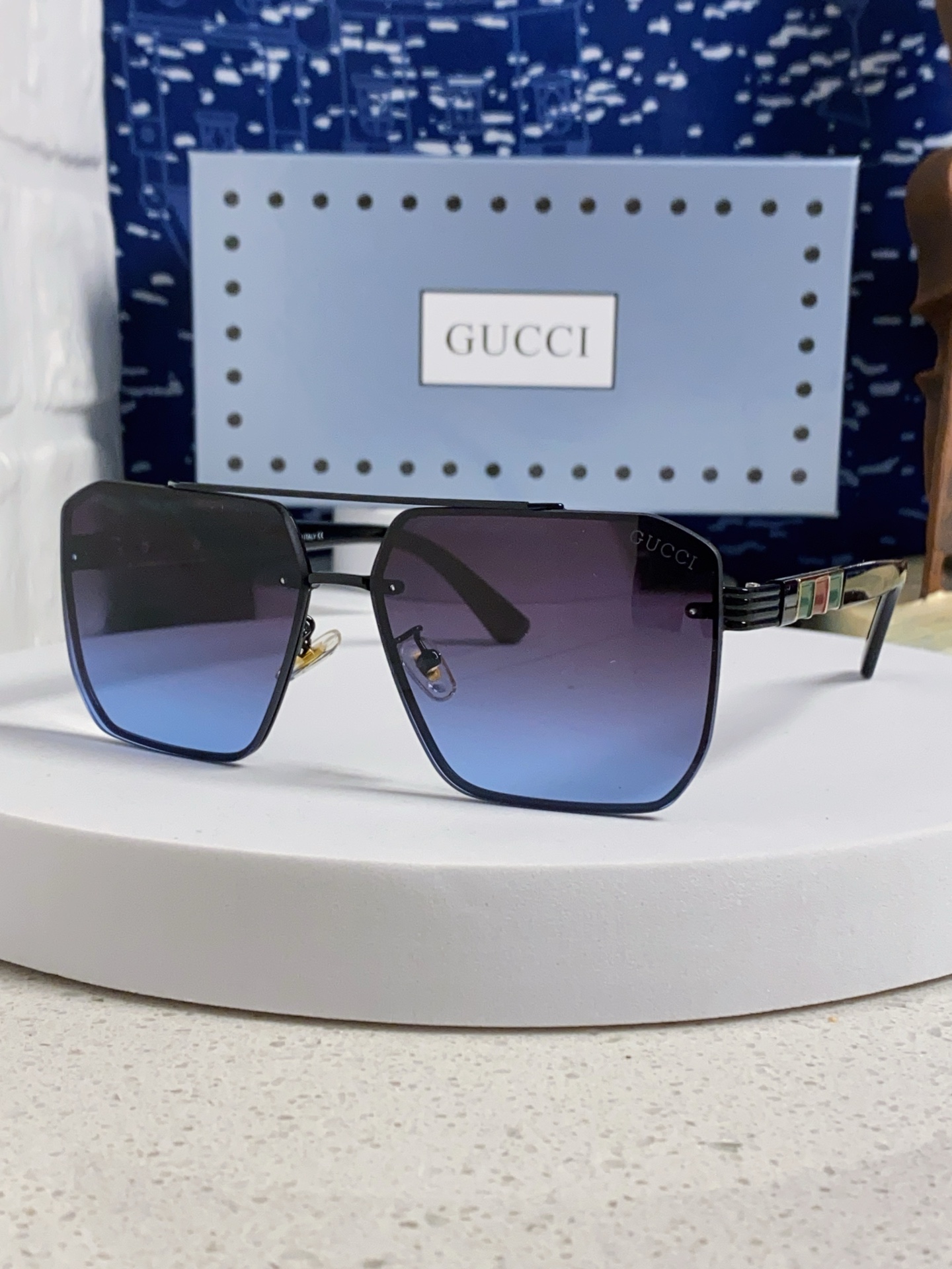  Gucci古奇 2025新款男女同款太阳镜 经典红绿腿吊坠 无框时尚潮流眼镜驾驶出游休闲太阳眼镜 男士