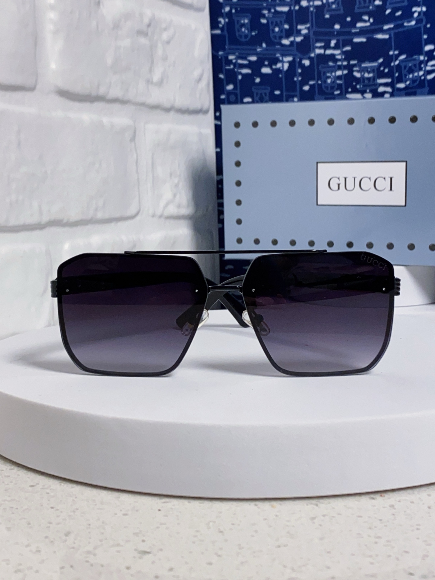  Gucci古奇 2025新款男女同款太阳镜 经典红绿腿吊坠 无框时尚潮流眼镜驾驶出游休闲太阳眼镜 男士