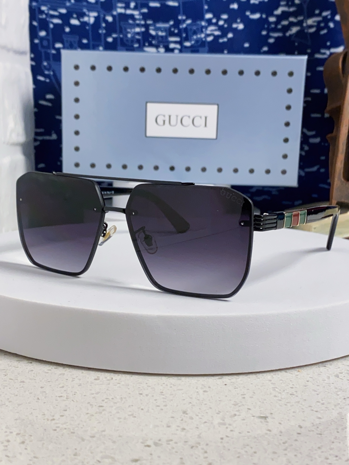  Gucci古奇 2025新款男女同款太阳镜 经典红绿腿吊坠 无框时尚潮流眼镜驾驶出游休闲太阳眼镜 男士