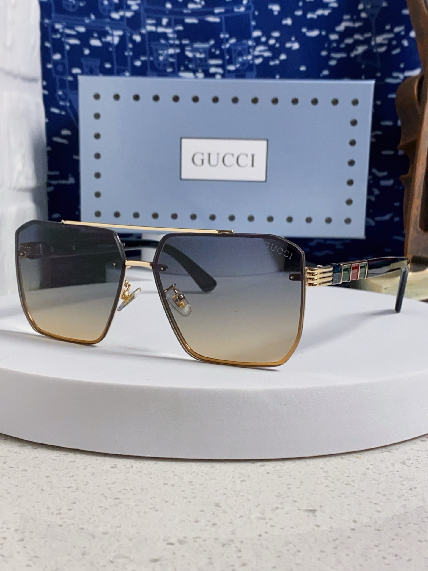  Gucci古奇 2025新款男女同款太阳镜 经典红绿腿吊坠 无框时尚潮流眼镜驾驶出游休闲太阳眼镜 男士