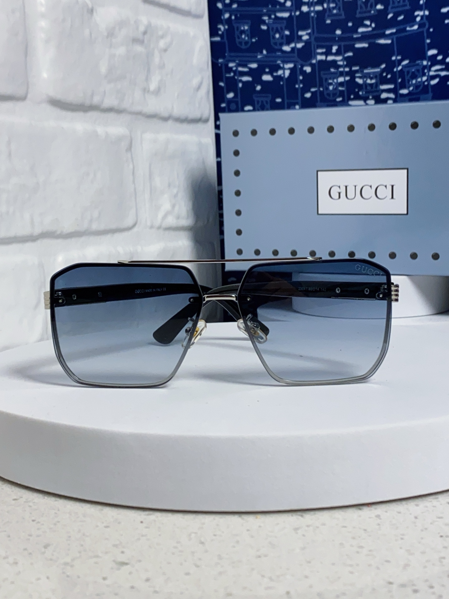  Gucci古奇 2025新款男女同款太阳镜 经典红绿腿吊坠 无框时尚潮流眼镜驾驶出游休闲太阳眼镜 男士