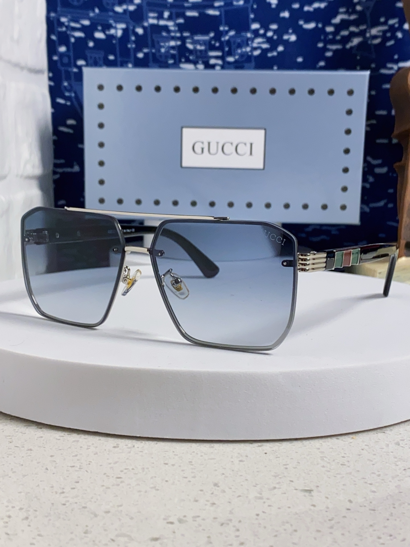  Gucci古奇 2025新款男女同款太阳镜 经典红绿腿吊坠 无框时尚潮流眼镜驾驶出游休闲太阳眼镜 男士