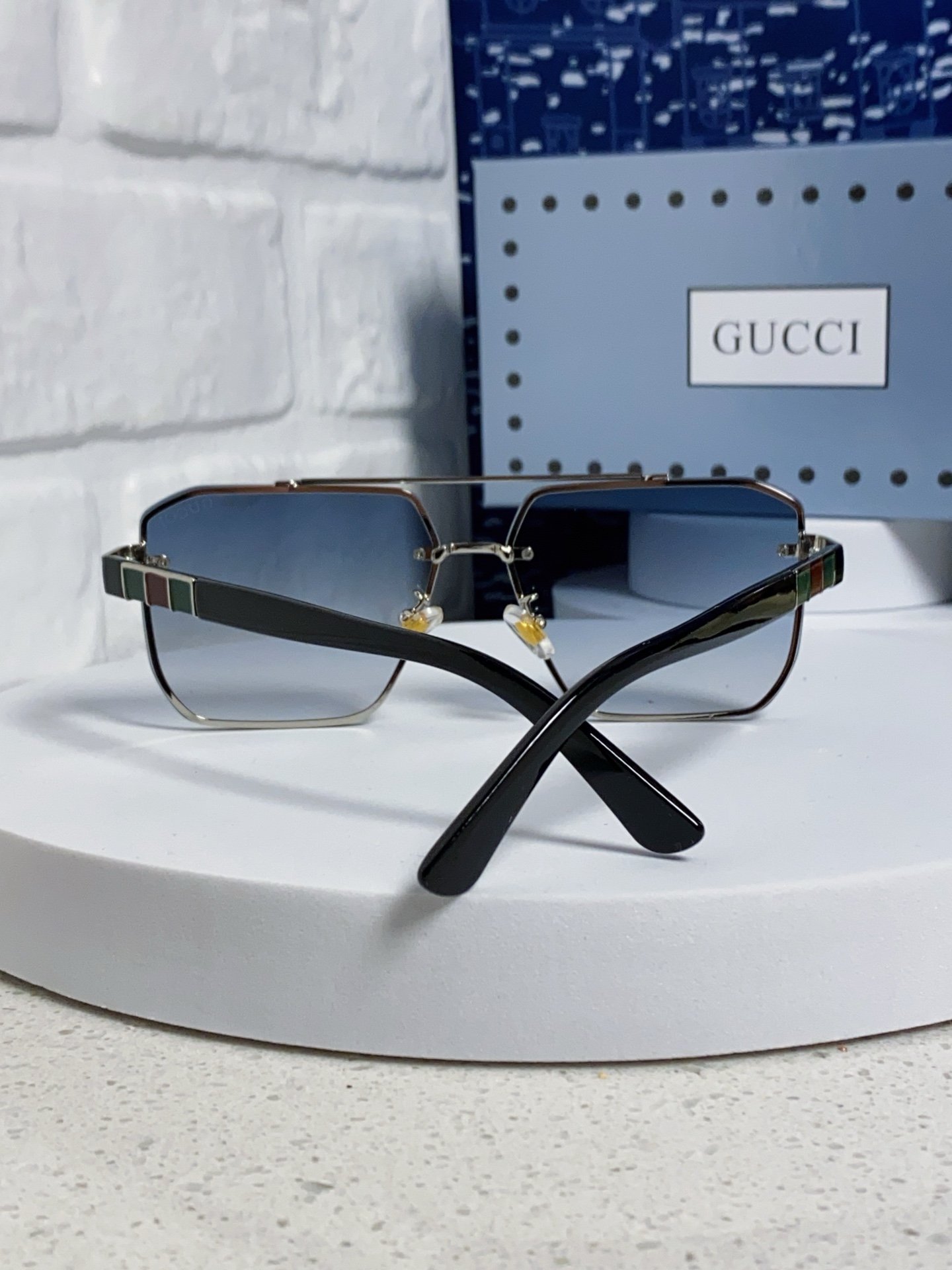  Gucci古奇 2025新款男女同款太阳镜 经典红绿腿吊坠 无框时尚潮流眼镜驾驶出游休闲太阳眼镜 男士