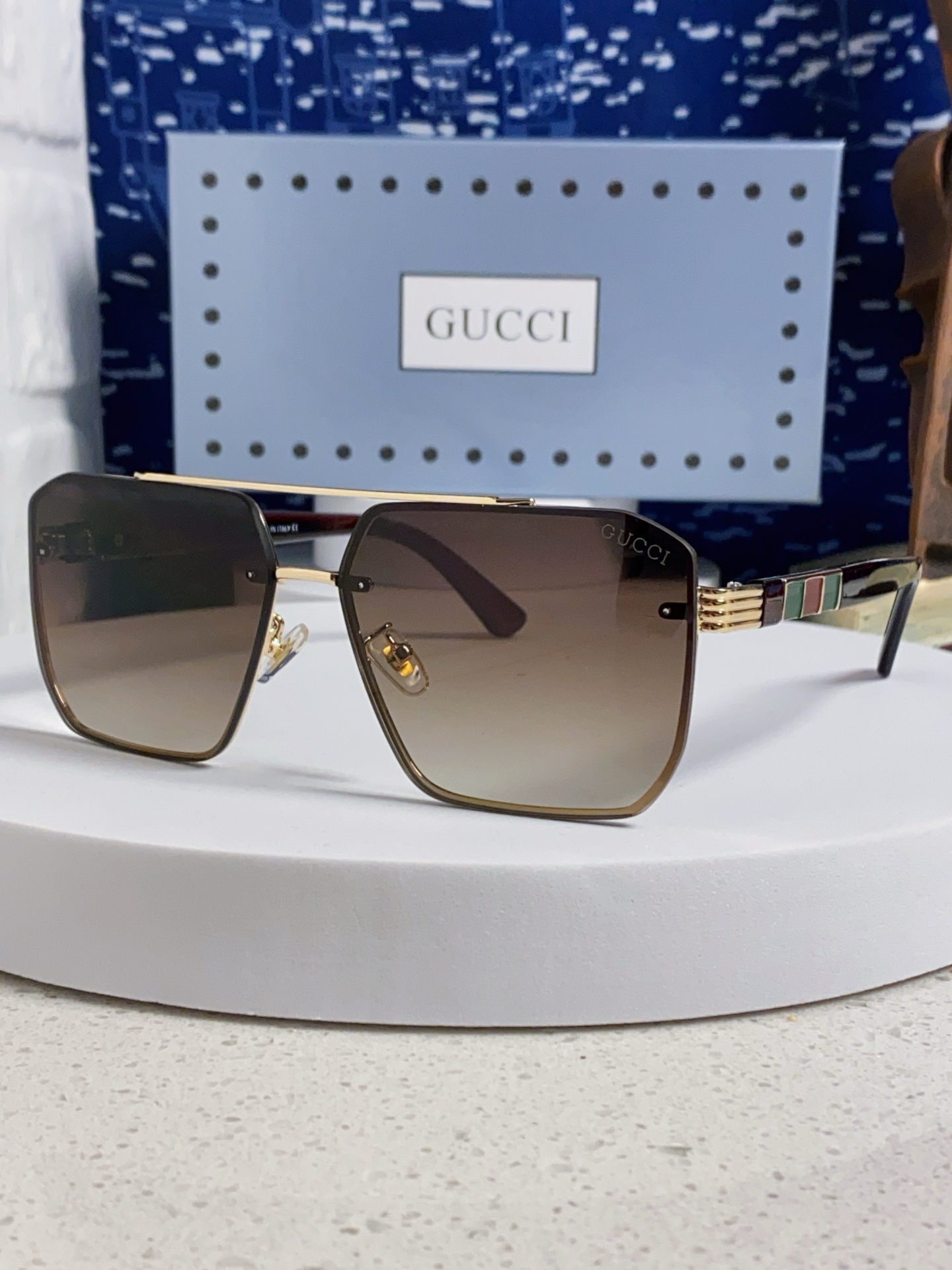  Gucci古奇 2025新款男女同款太阳镜 经典红绿腿吊坠 无框时尚潮流眼镜驾驶出游休闲太阳眼镜 男士