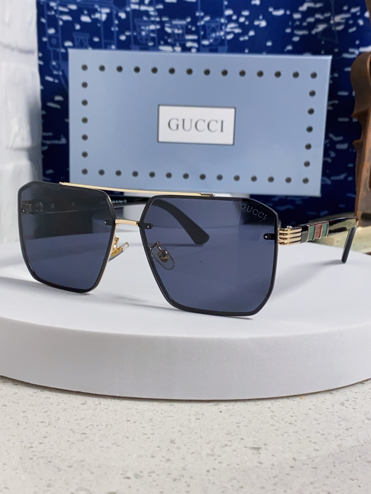  Gucci古奇 2025新款男女同款太阳镜 经典红绿腿吊坠 无框时尚潮流眼镜驾驶出游休闲太阳眼镜 男士