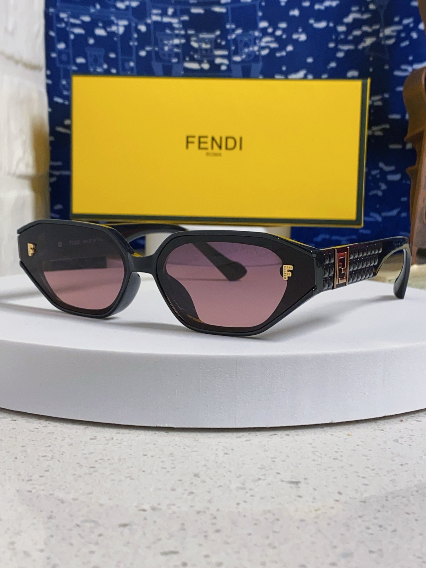  Fendi芬迪 2025新款多边形小框太阳眼镜女士时尚嘻哈遮阳墨镜男士女士通用 