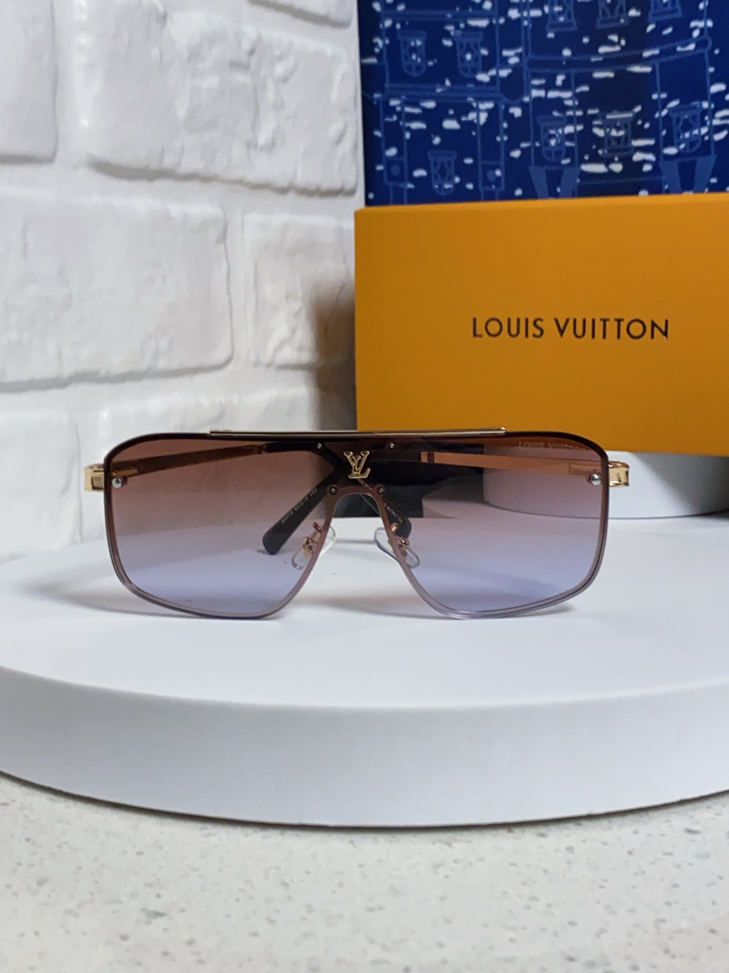  LouisVuitton路易威登 2025跨境新款欧美一体片男士长框太阳镜 时尚无框墨镜 百搭遮阳 开