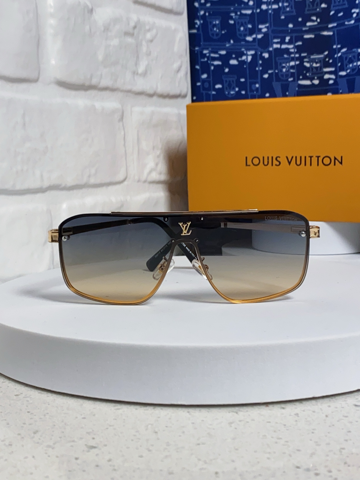  LouisVuitton路易威登 2025跨境新款欧美一体片男士长框太阳镜 时尚无框墨镜 百搭遮阳 开