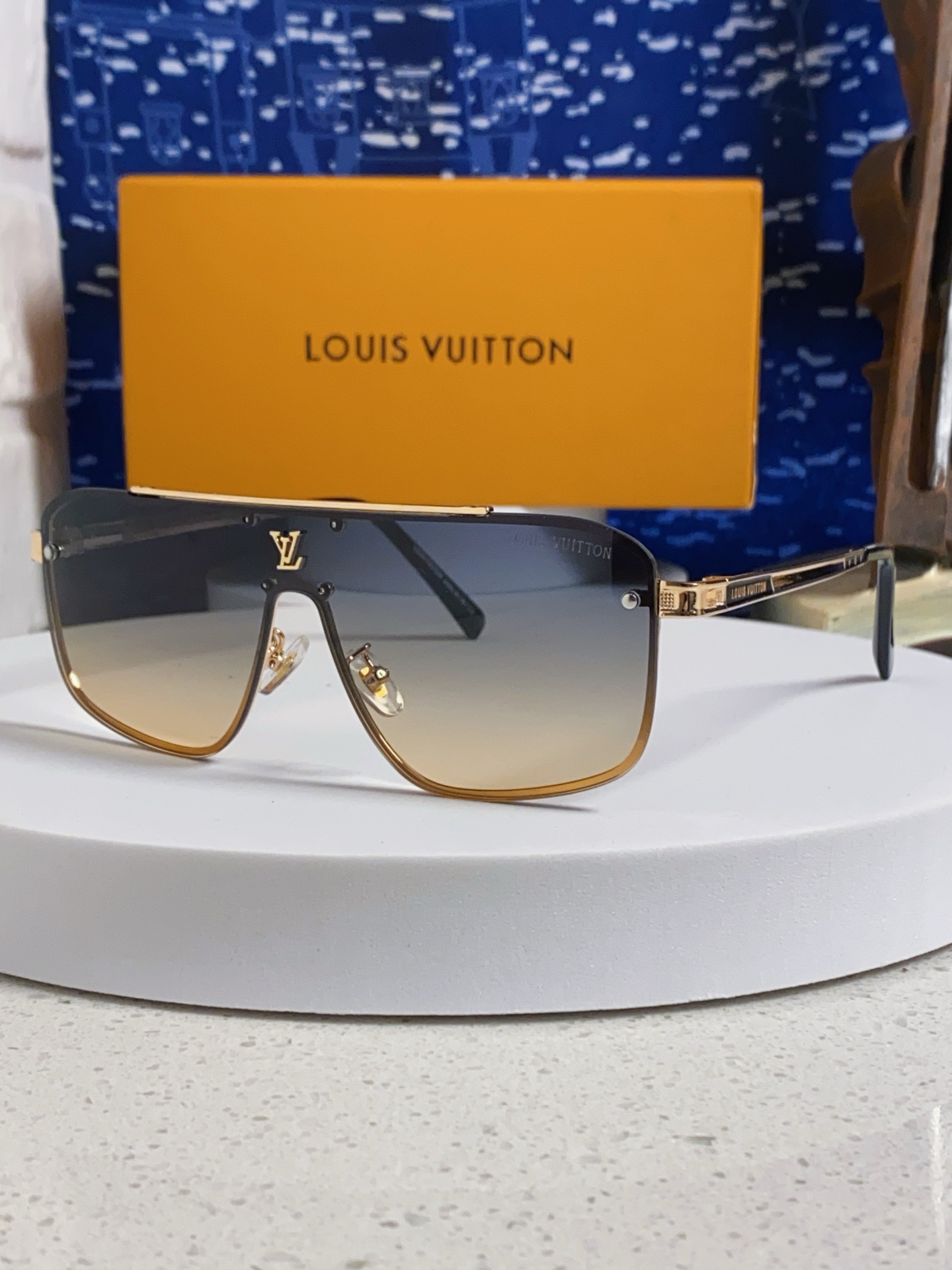  LouisVuitton路易威登 2025跨境新款欧美一体片男士长框太阳镜 时尚无框墨镜 百搭遮阳 开