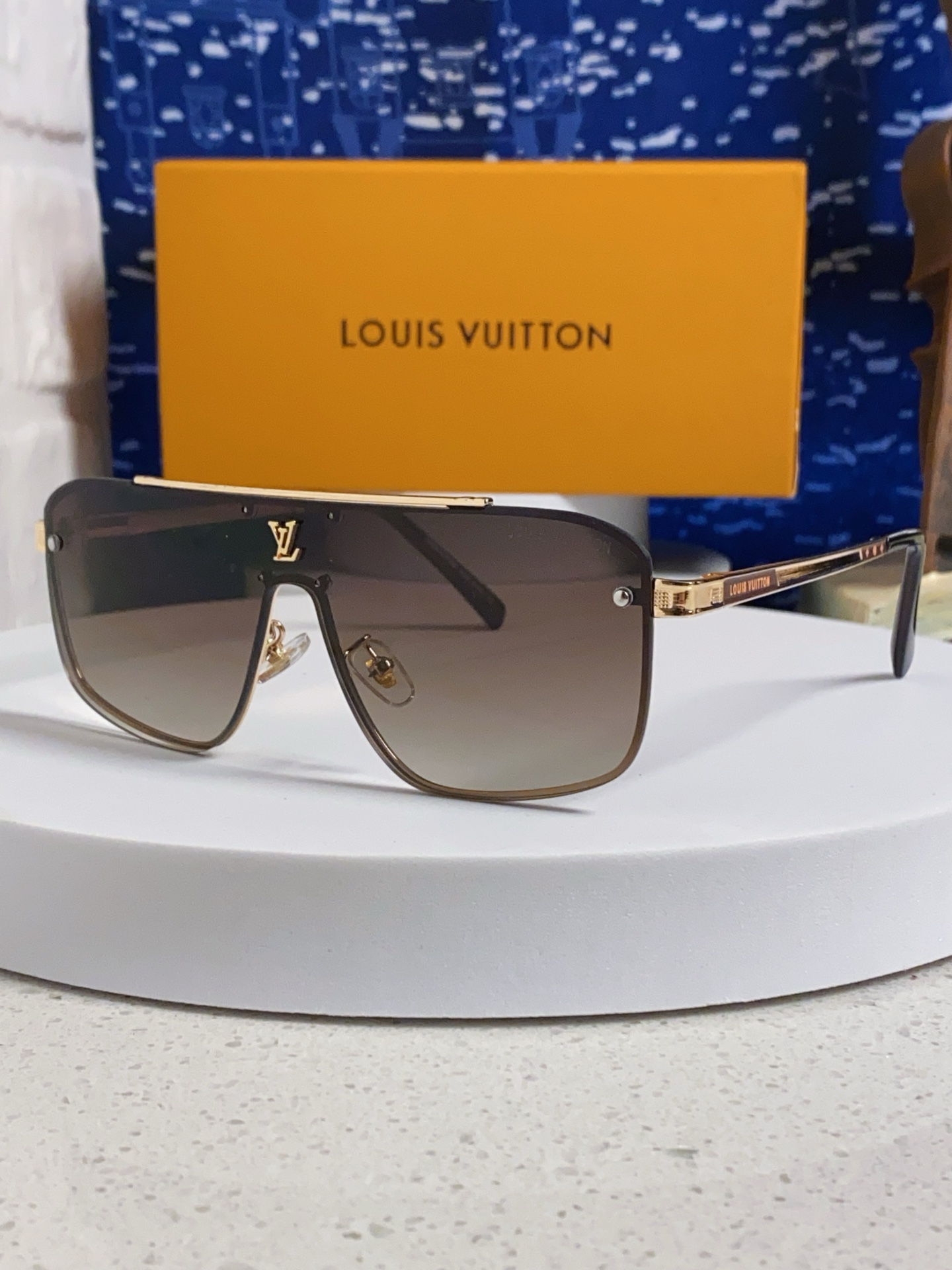  LouisVuitton路易威登 2025跨境新款欧美一体片男士长框太阳镜 时尚无框墨镜 百搭遮阳 开
