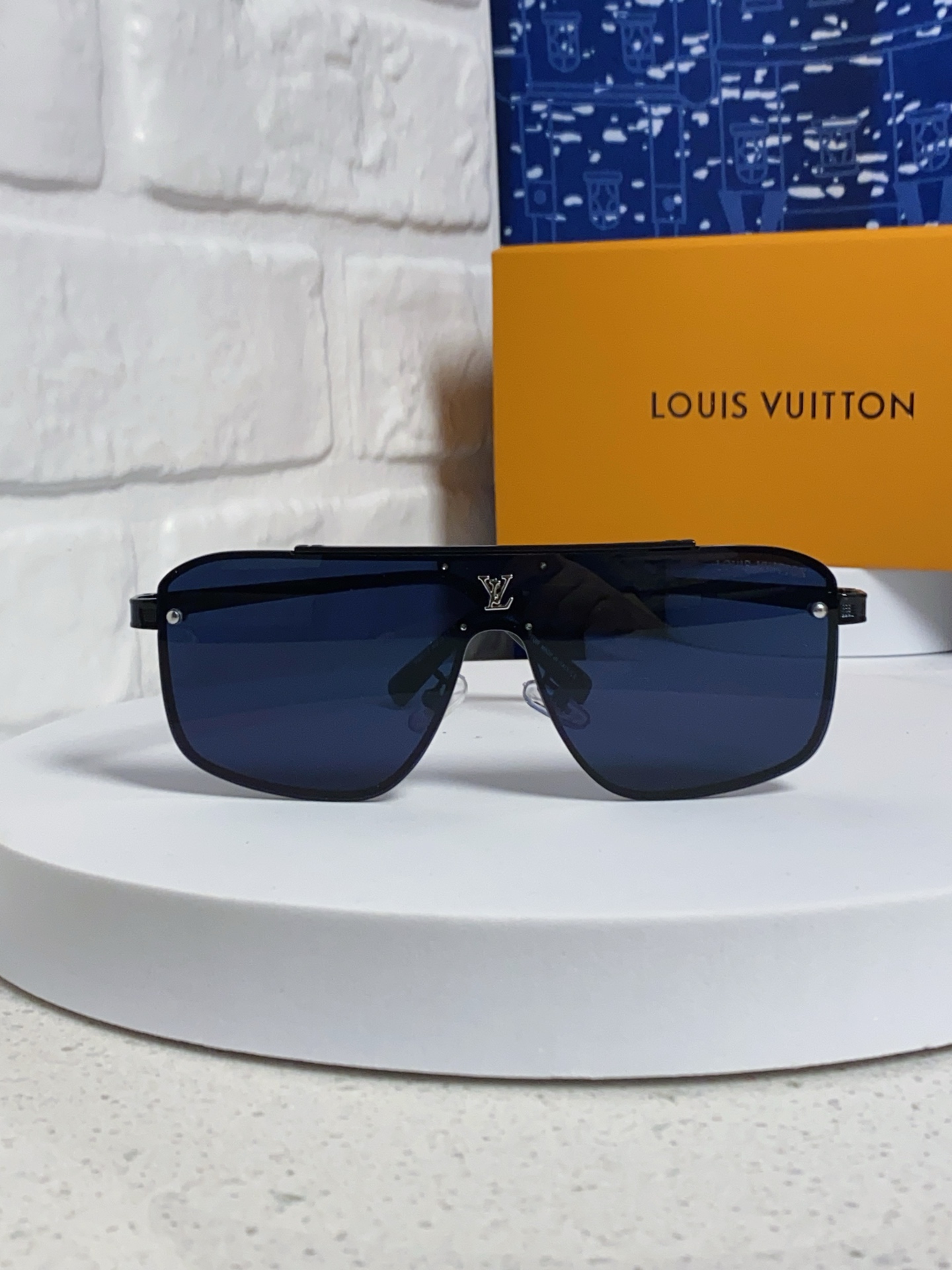  LouisVuitton路易威登 2025跨境新款欧美一体片男士长框太阳镜 时尚无框墨镜 百搭遮阳 开