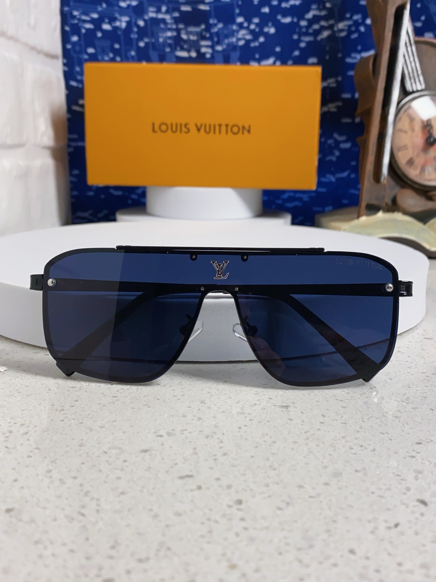  LouisVuitton路易威登 2025跨境新款欧美一体片男士长框太阳镜 时尚无框墨镜 百搭遮阳 开