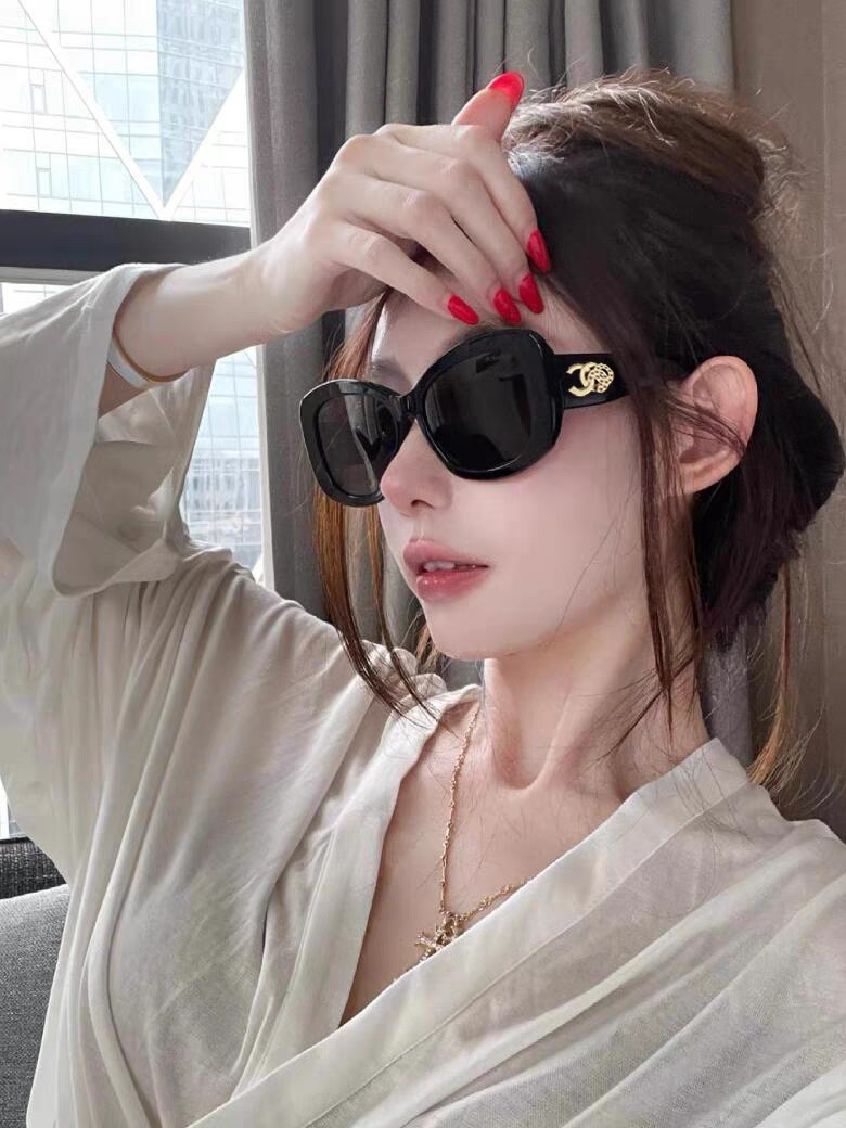  Chanel香奈儿 2025新款 复古大框方形高级感镶钻太阳眼镜圆脸显瘦防紫外线街拍墨镜女款