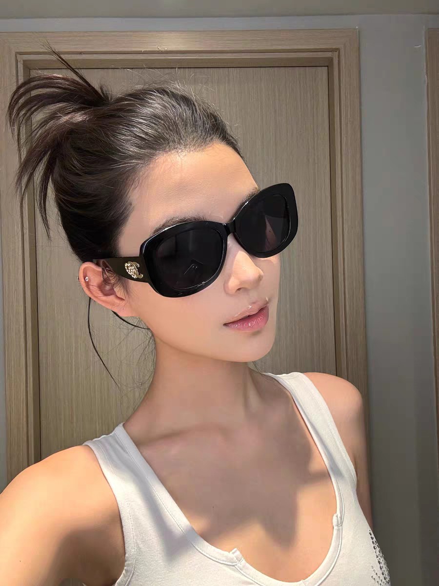  Chanel香奈儿 2025新款 复古大框方形高级感镶钻太阳眼镜圆脸显瘦防紫外线街拍墨镜女款