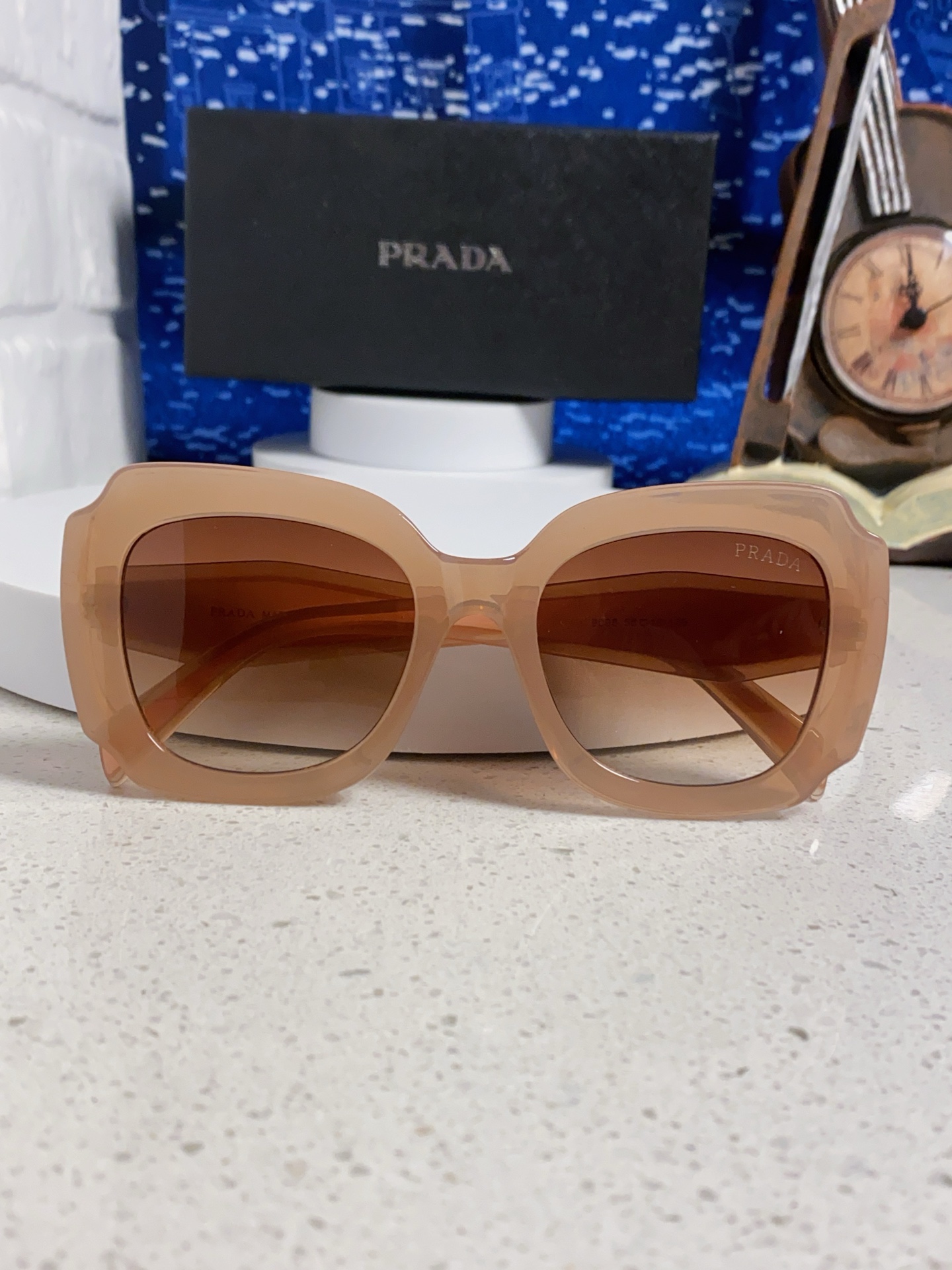 Prada普拉达 新款太阳镜女潮流不规则形渐变板材墨镜30。R 16YSF