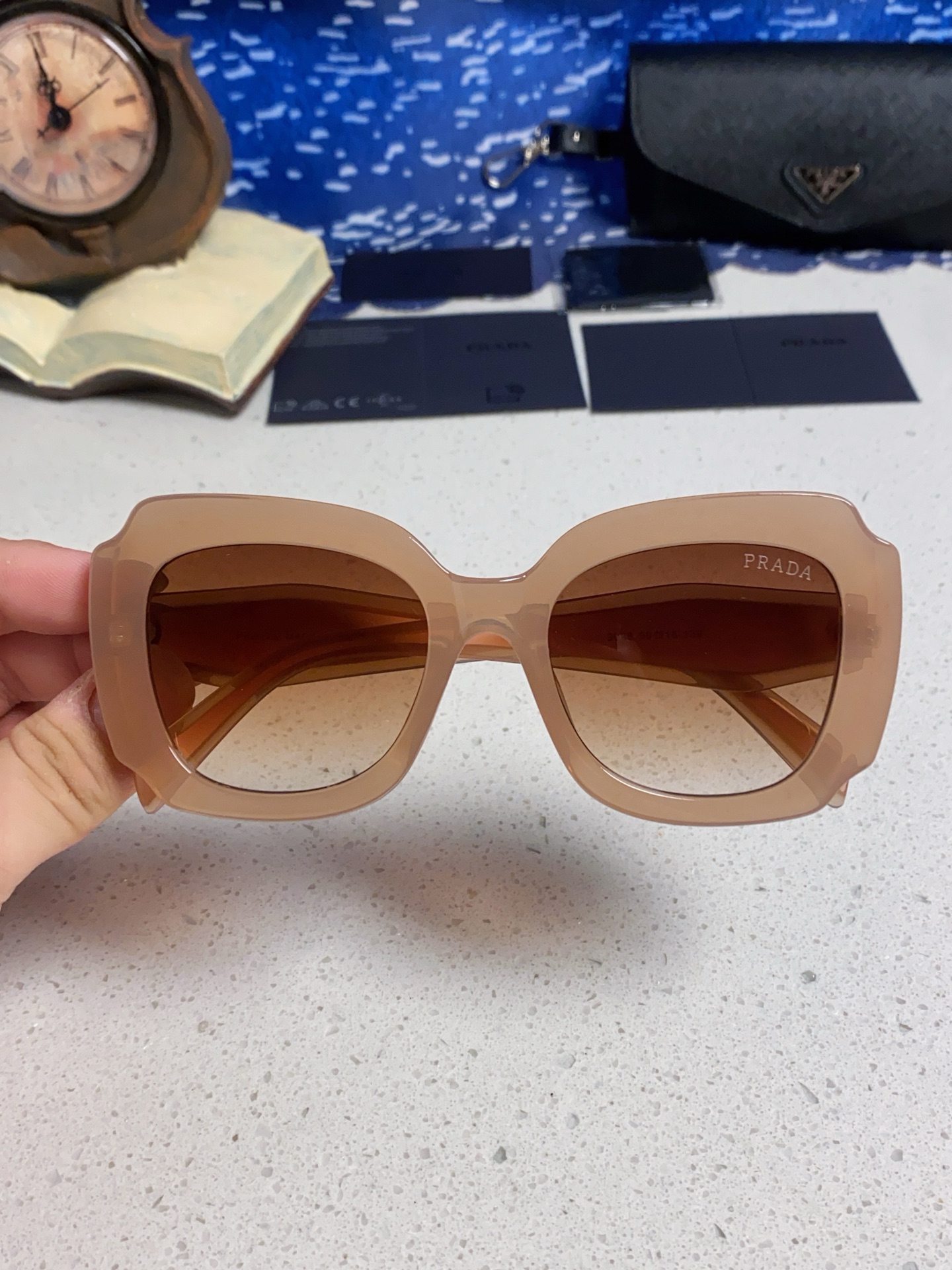 Prada普拉达 新款太阳镜女潮流不规则形渐变板材墨镜30。R 16YSF