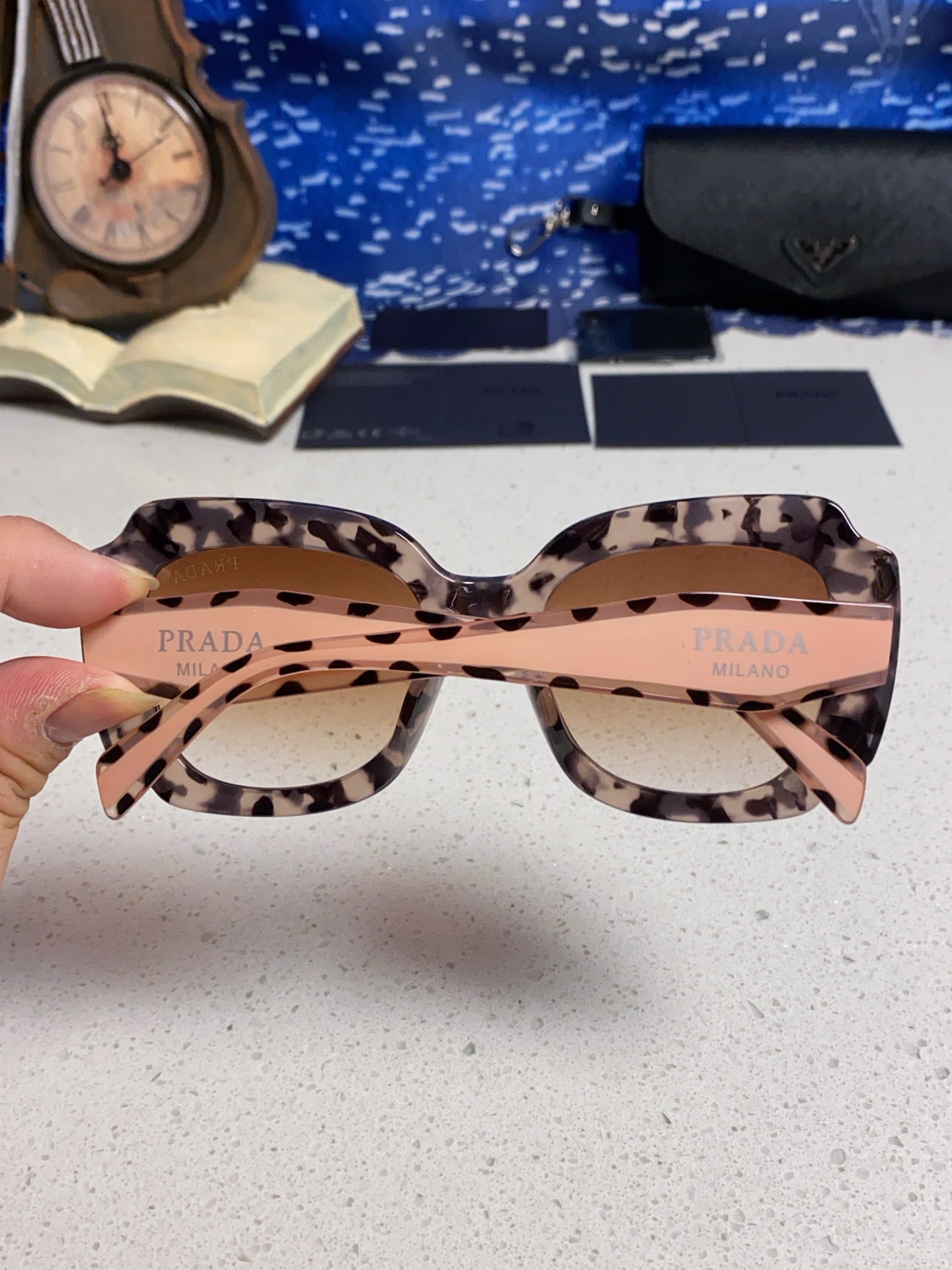 Prada普拉达 新款太阳镜女潮流不规则形渐变板材墨镜30。R 16YSF