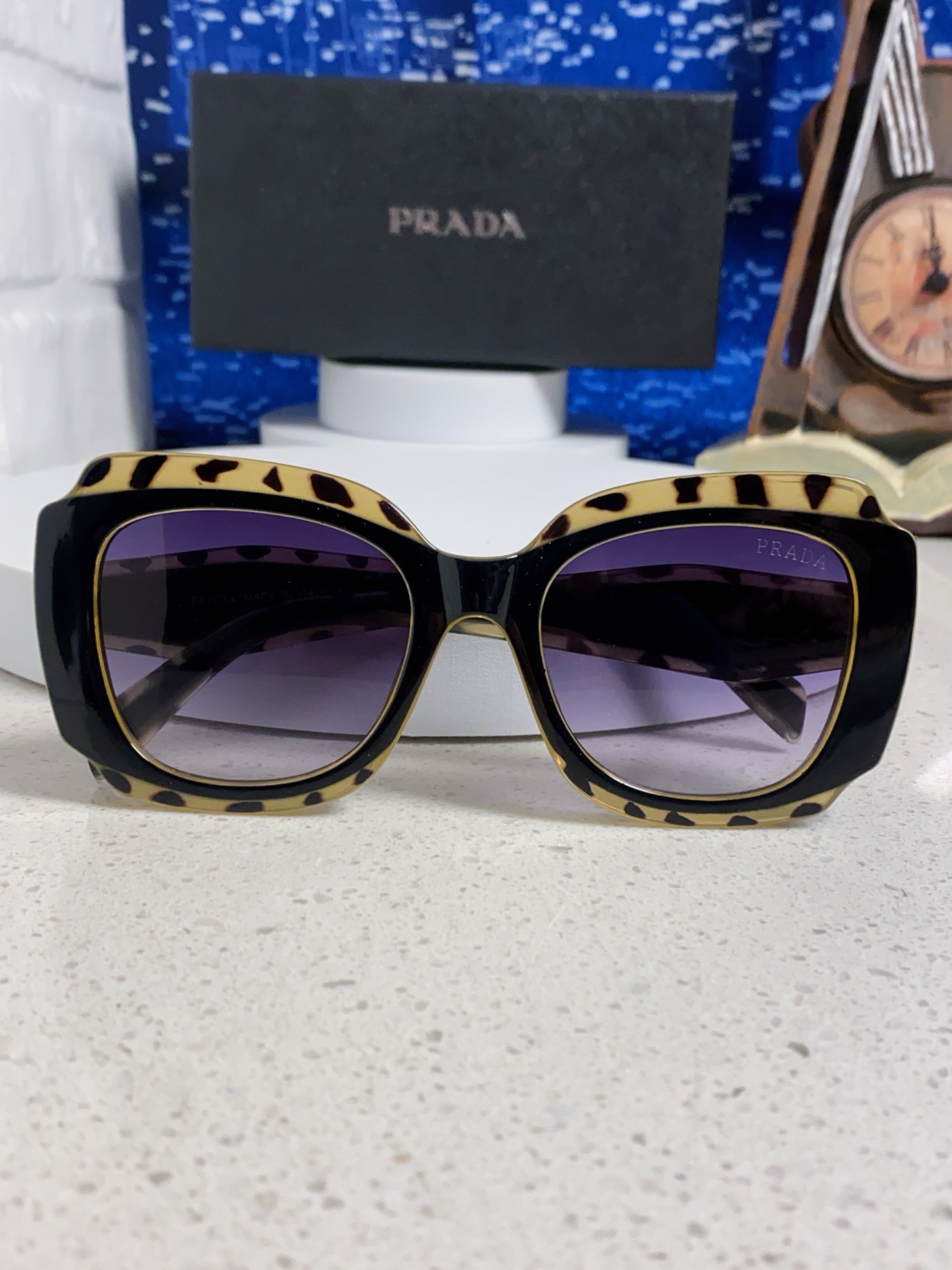 Prada普拉达 新款太阳镜女潮流不规则形渐变板材墨镜30。R 16YSF