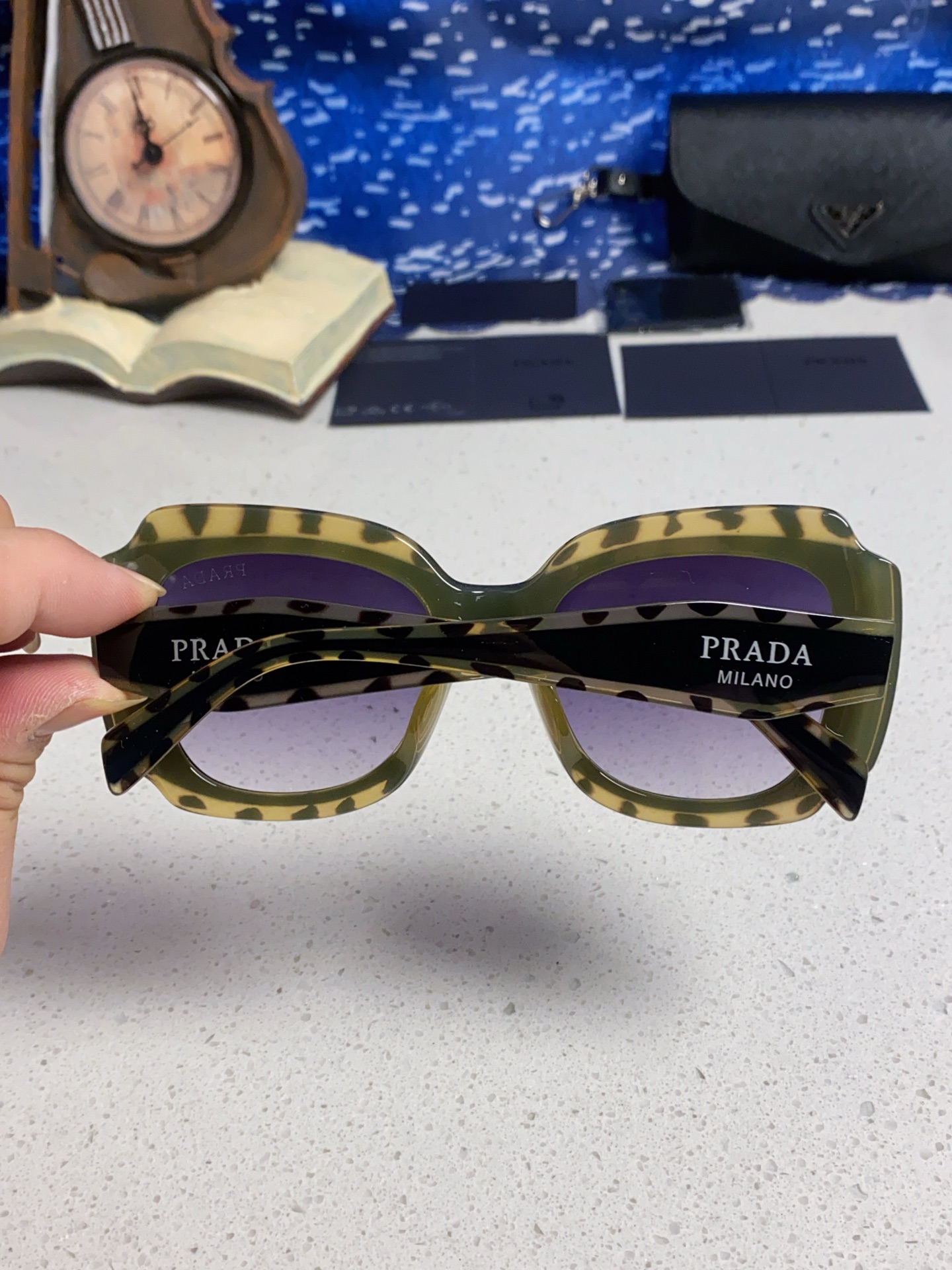 Prada普拉达 新款太阳镜女潮流不规则形渐变板材墨镜30。R 16YSF