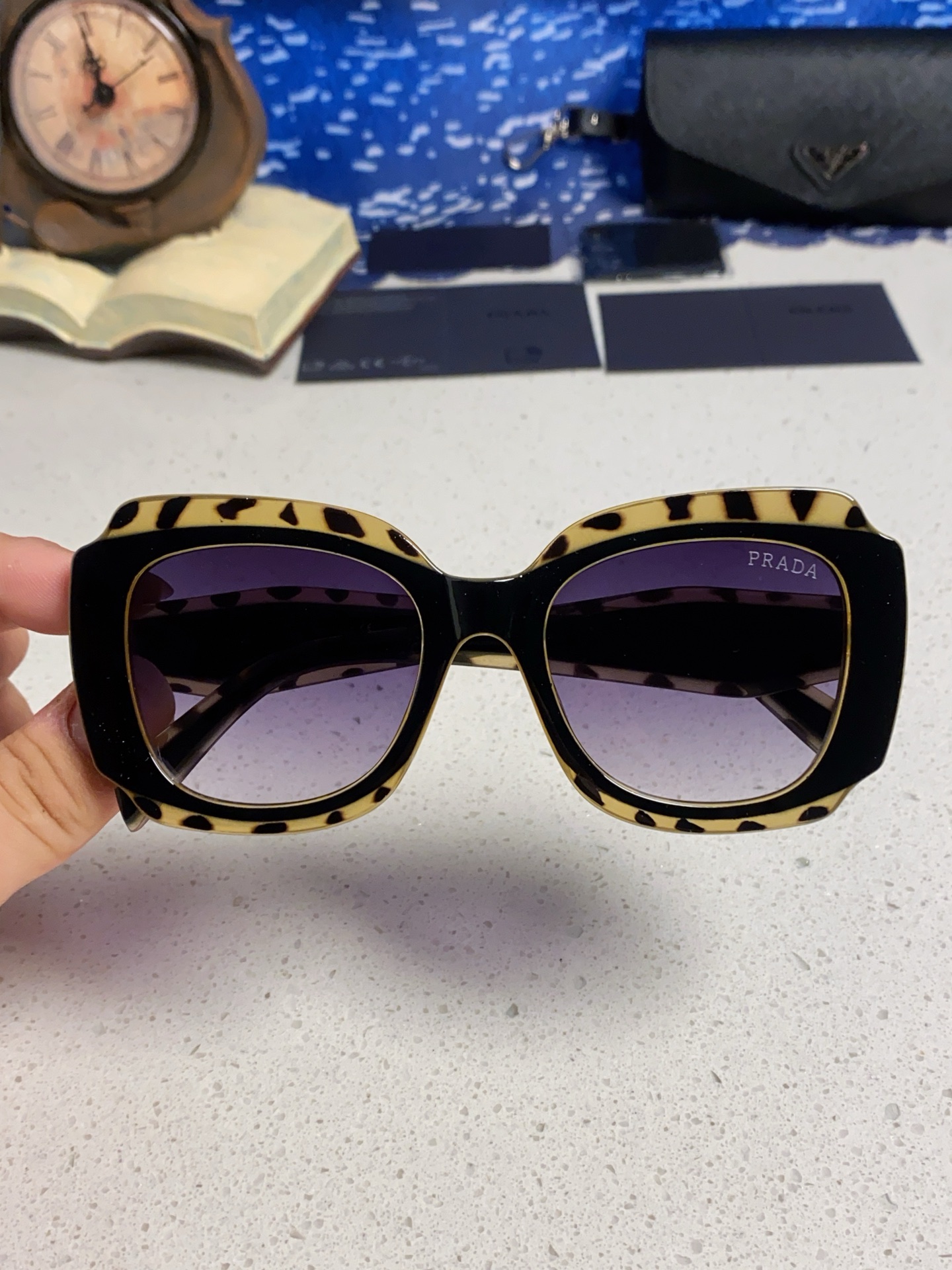 Prada普拉达 新款太阳镜女潮流不规则形渐变板材墨镜30。R 16YSF