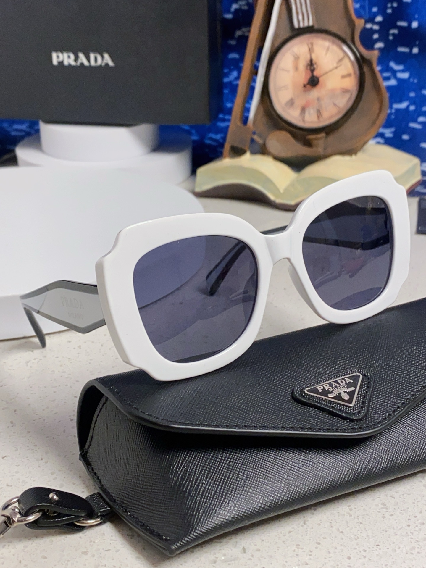 Prada普拉达 新款太阳镜女潮流不规则形渐变板材墨镜30。R 16YSF