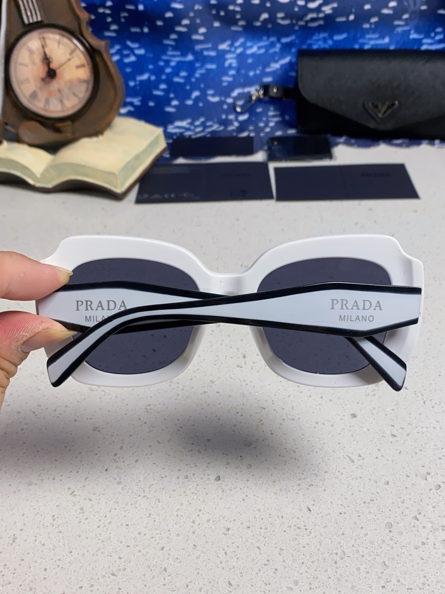 Prada普拉达 新款太阳镜女潮流不规则形渐变板材墨镜30。R 16YSF