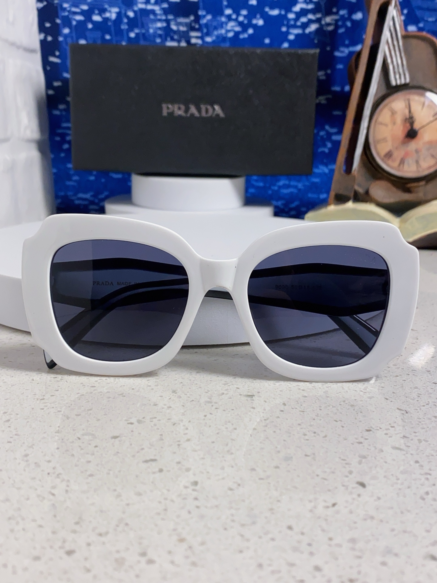 Prada普拉达 新款太阳镜女潮流不规则形渐变板材墨镜30。R 16YSF