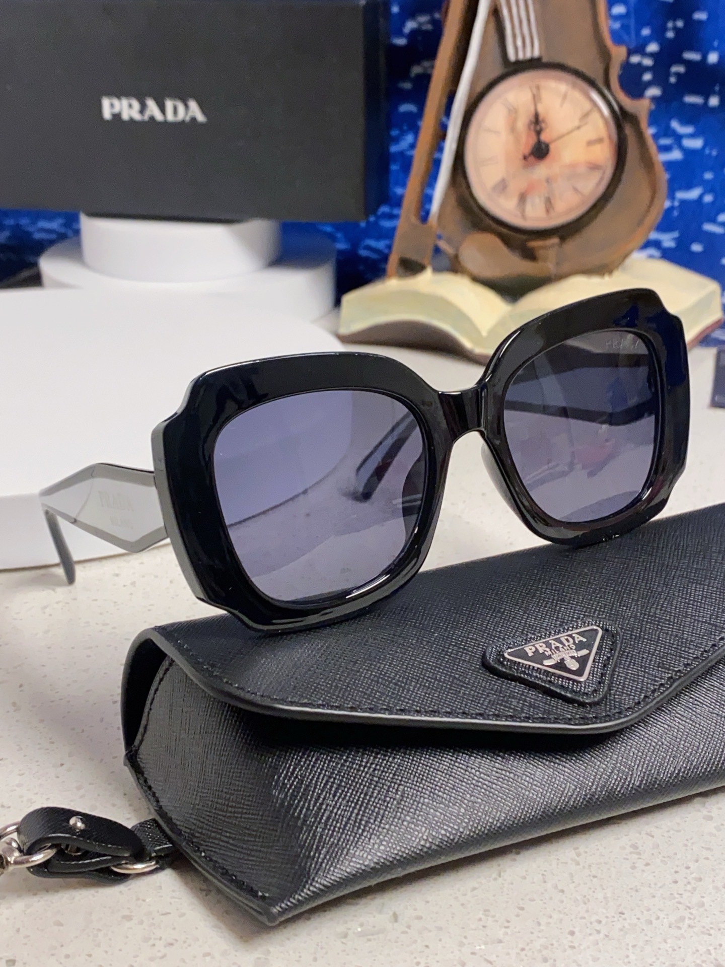 Prada普拉达 新款太阳镜女潮流不规则形渐变板材墨镜30。R 16YSF