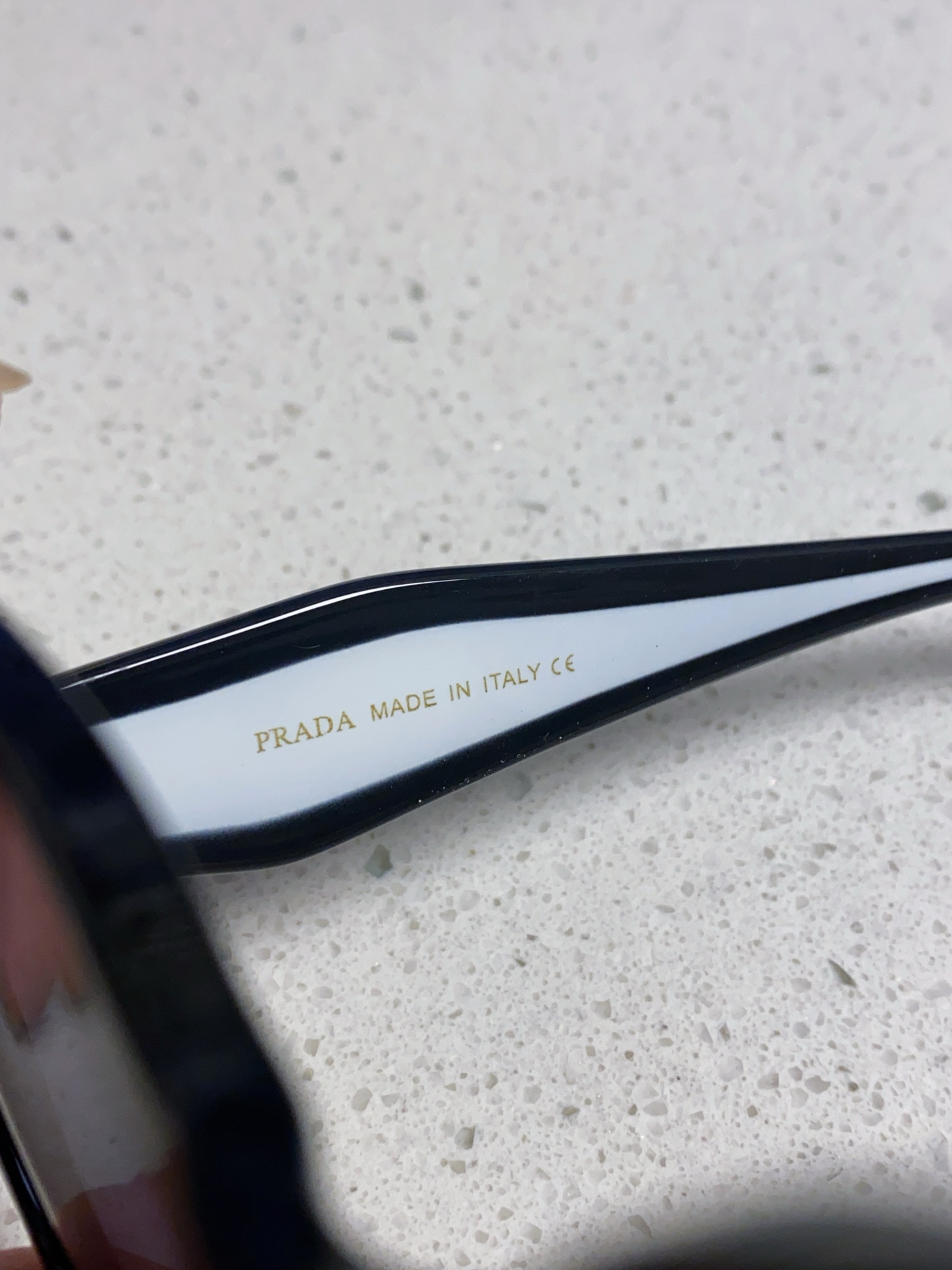 Prada普拉达 新款太阳镜女潮流不规则形渐变板材墨镜30。R 16YSF