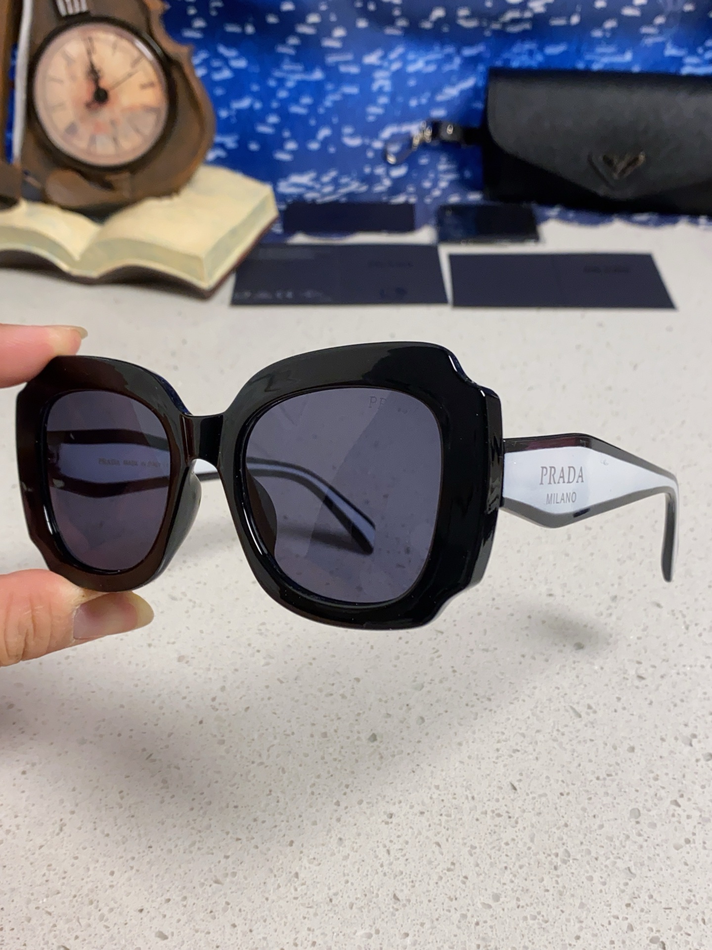 Prada普拉达 新款太阳镜女潮流不规则形渐变板材墨镜30。R 16YSF