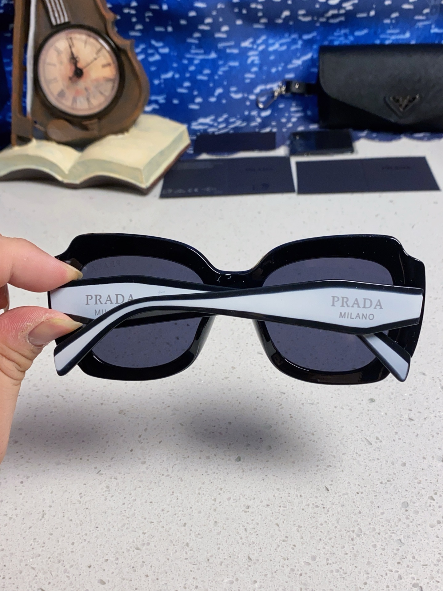 Prada普拉达 新款太阳镜女潮流不规则形渐变板材墨镜30。R 16YSF