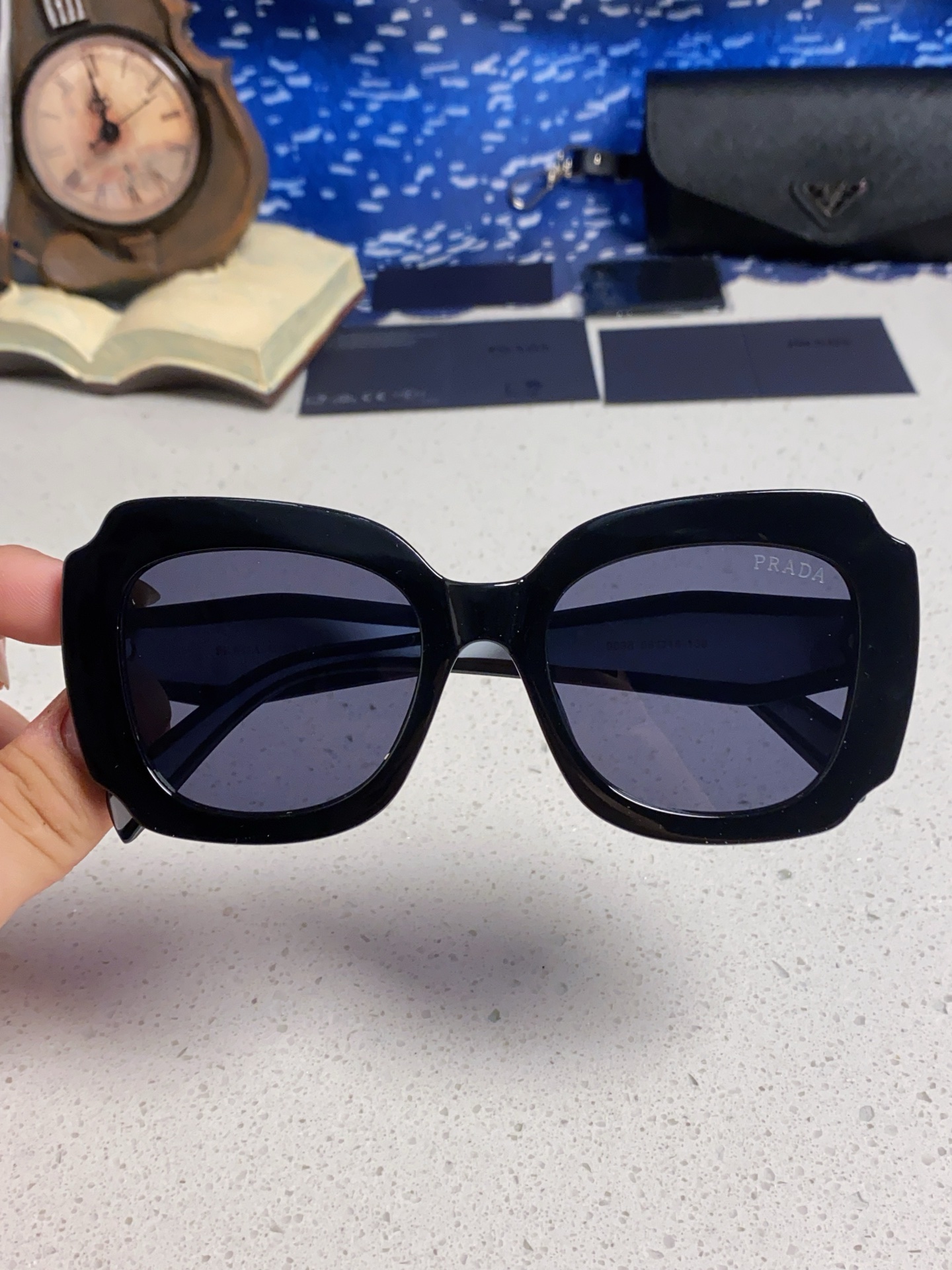 Prada普拉达 新款太阳镜女潮流不规则形渐变板材墨镜30。R 16YSF