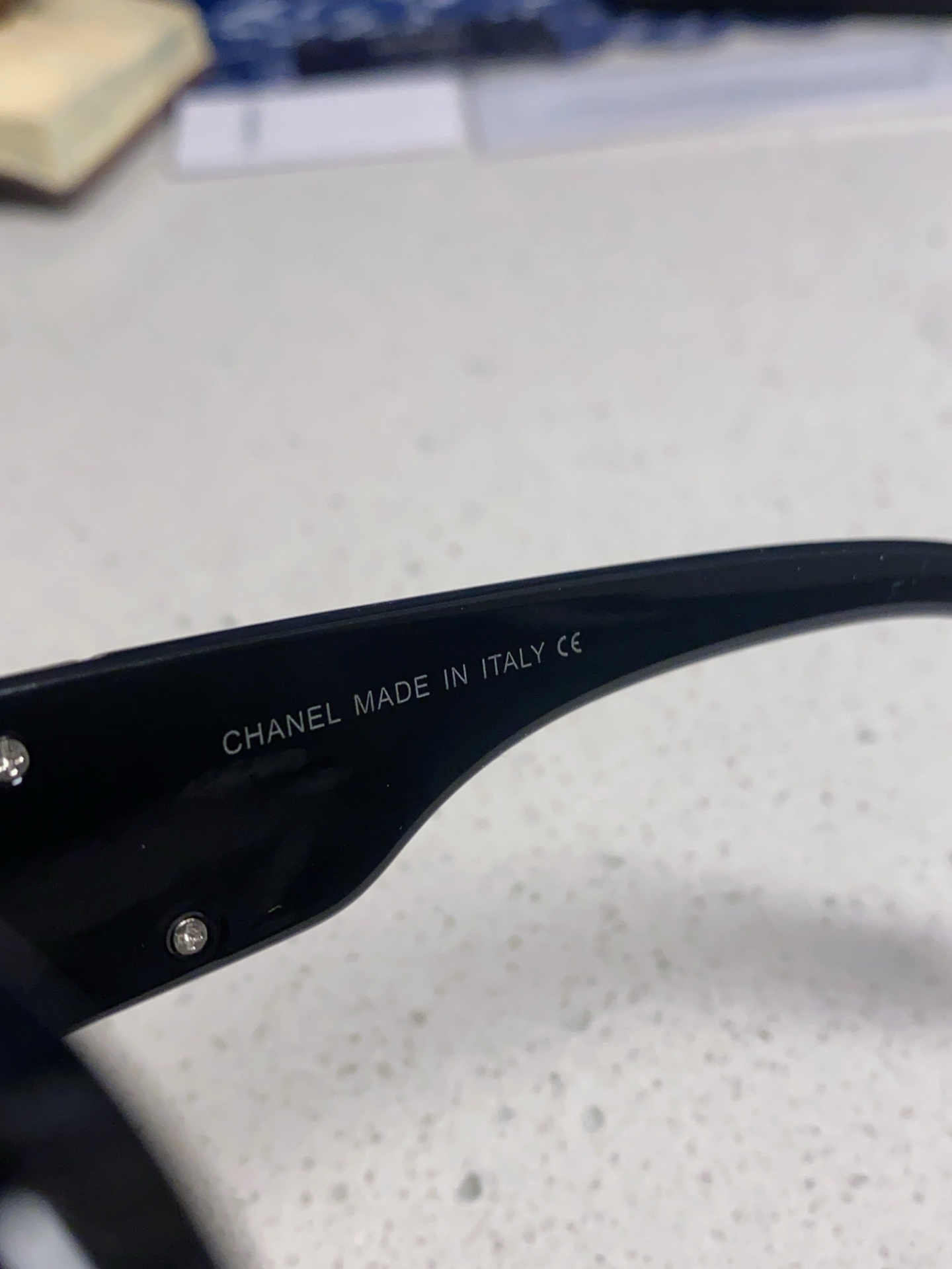  Chanel香奈儿 🕶️Vintage ch5823香奶奶新款☀️
优雅复古的超大方框遮脸墨镜来了🎞
