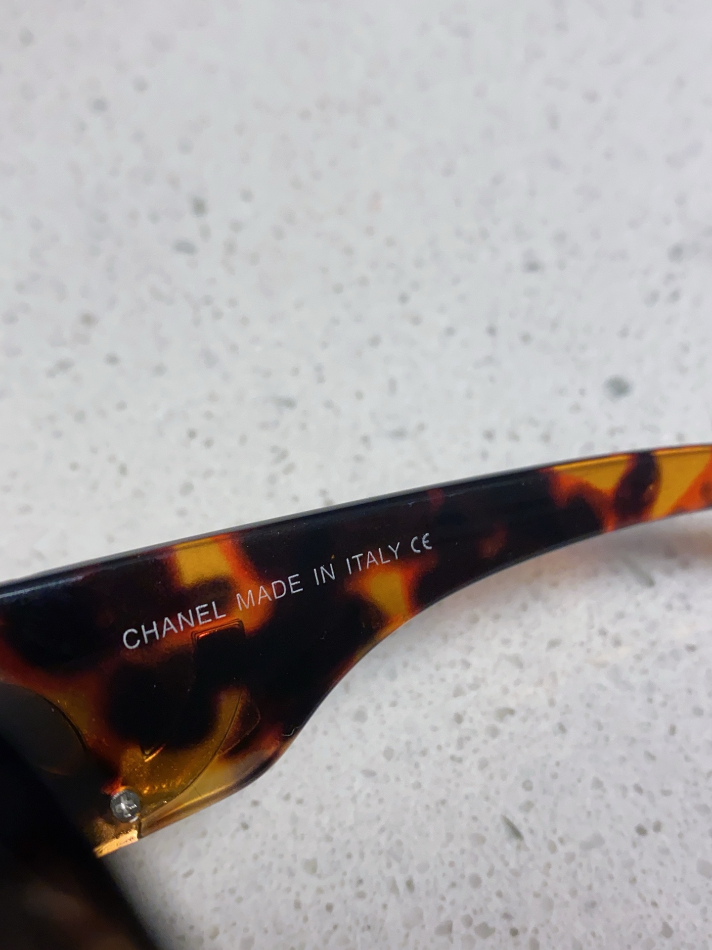  Chanel香奈儿 🕶️Vintage ch5823香奶奶新款☀️
优雅复古的超大方框遮脸墨镜来了🎞
