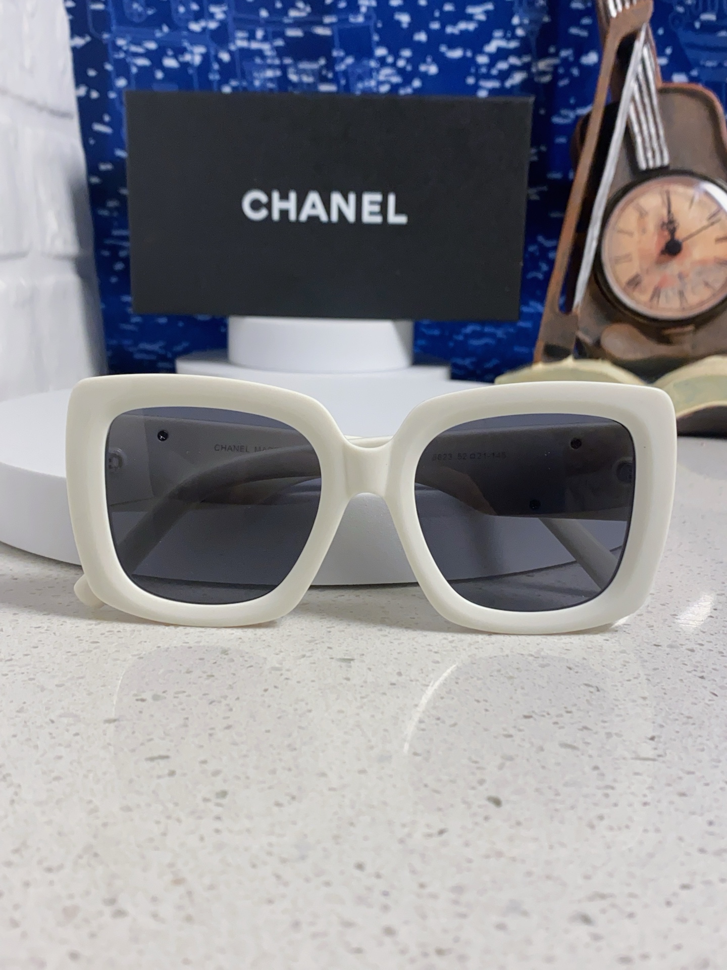  Chanel香奈儿 🕶️Vintage ch5823香奶奶新款☀️
优雅复古的超大方框遮脸墨镜来了🎞
