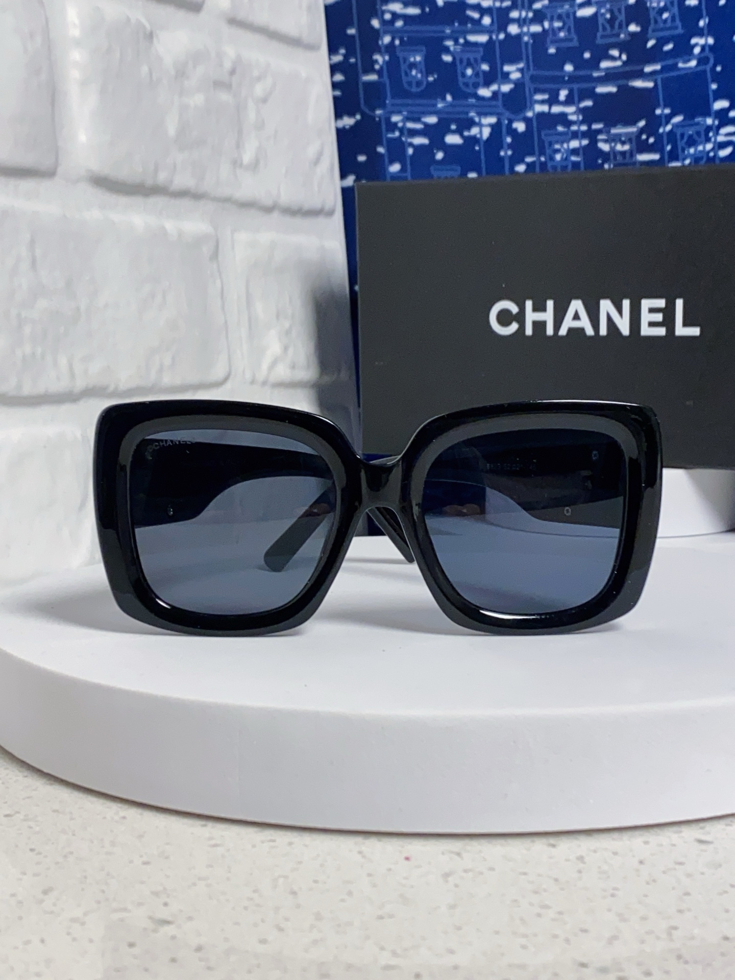  Chanel香奈儿 🕶️Vintage ch5823香奶奶新款☀️
优雅复古的超大方框遮脸墨镜来了🎞
