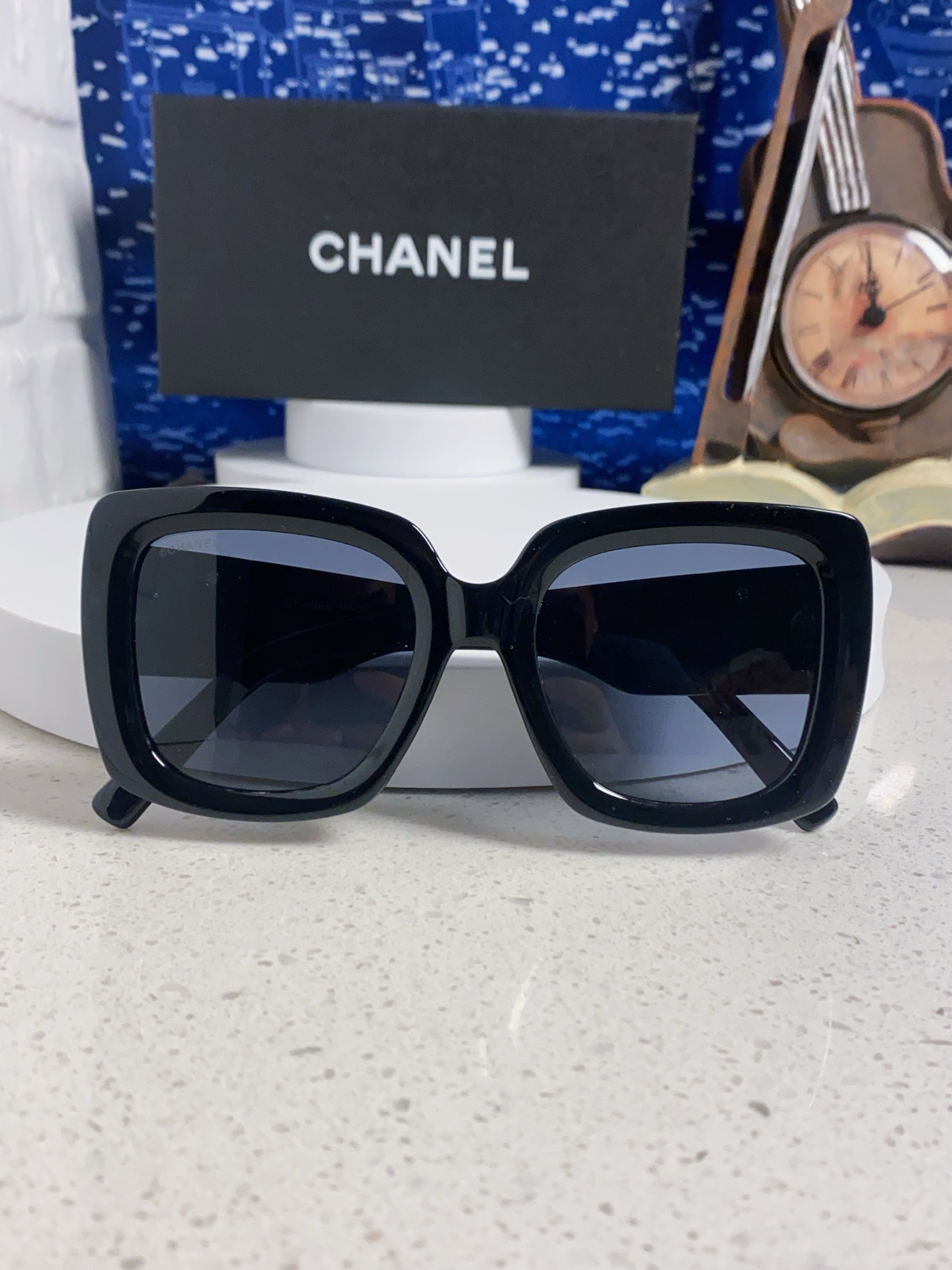  Chanel香奈儿 🕶️Vintage ch5823香奶奶新款☀️
优雅复古的超大方框遮脸墨镜来了🎞

