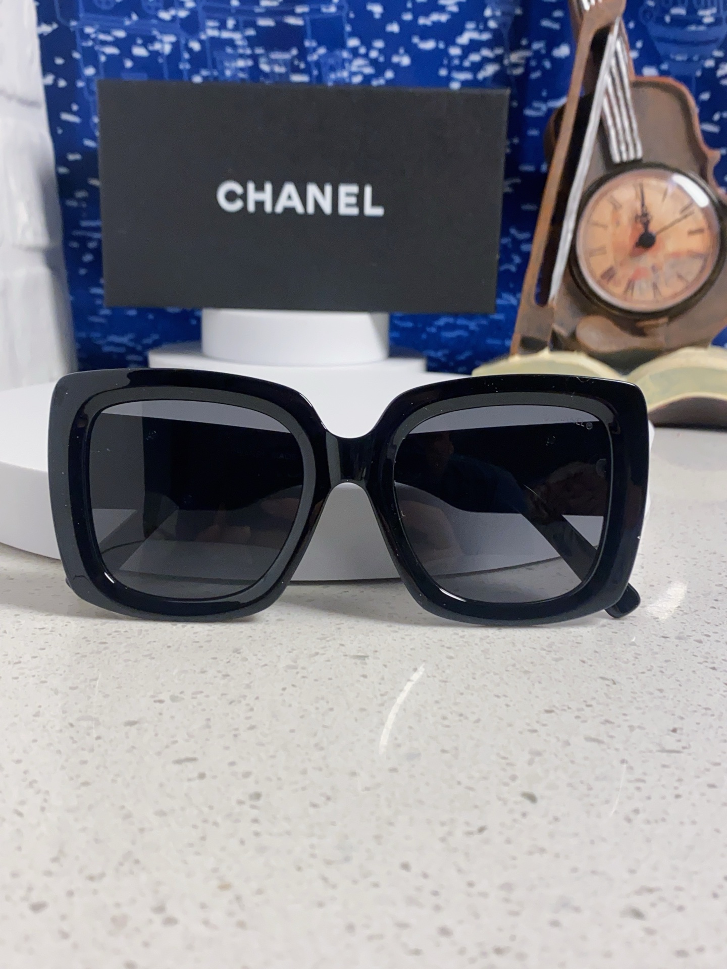  Chanel香奈儿 🕶️Vintage ch5823香奶奶新款☀️
优雅复古的超大方框遮脸墨镜来了🎞
